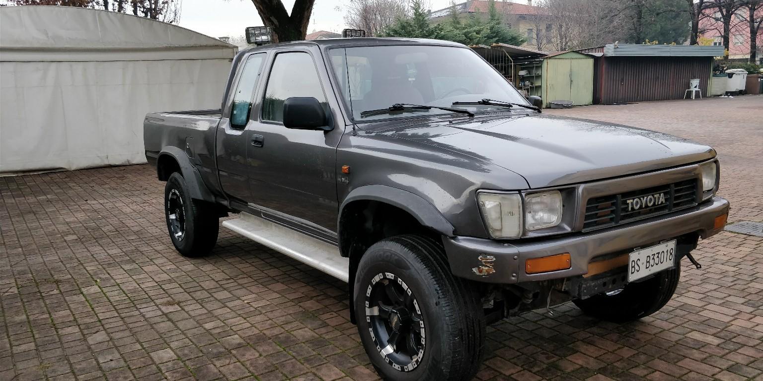 Toyota Hilux in 46043 Castiglione delle Stiviere for €