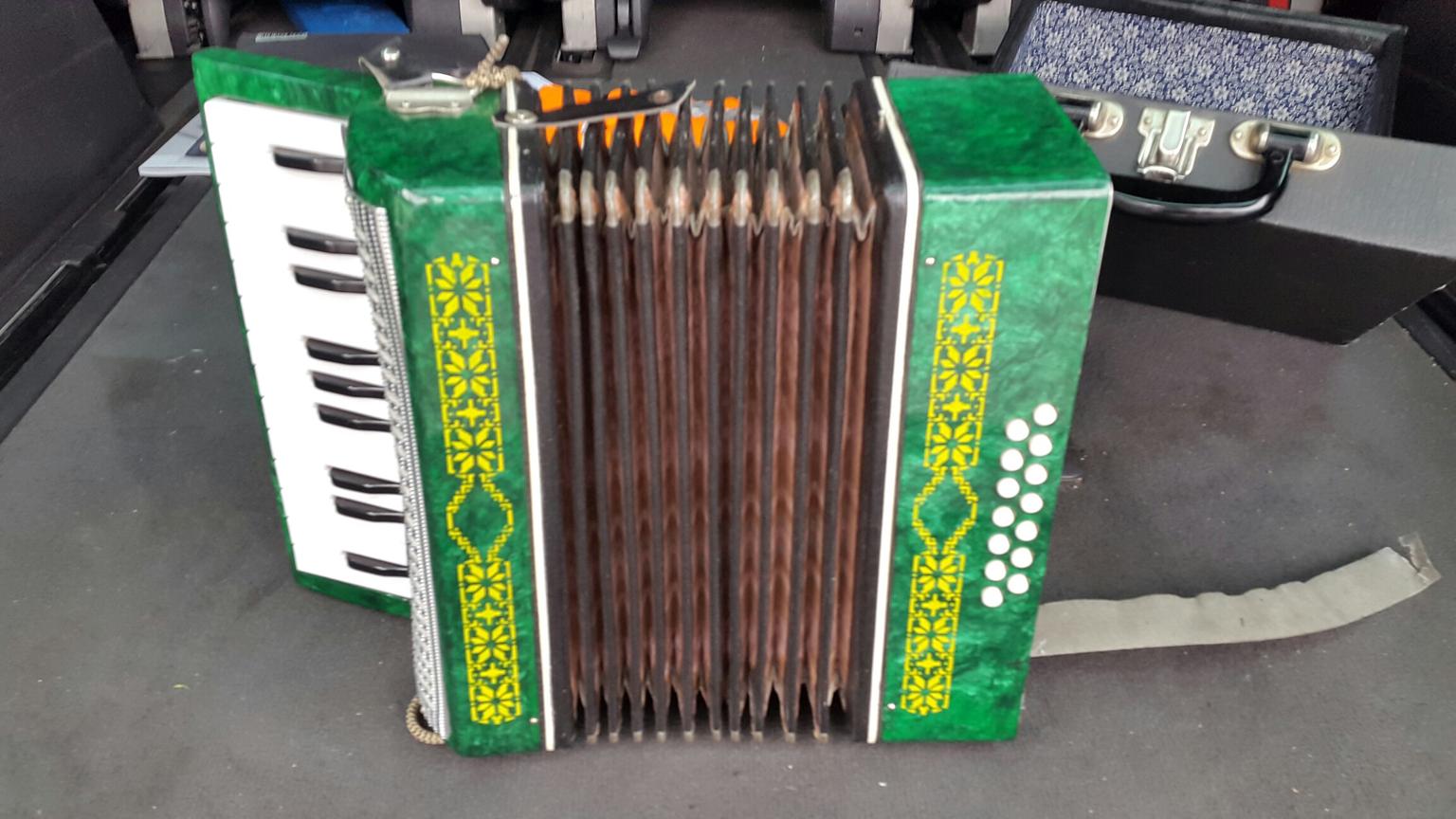 Ziehharmonika in 9123 Sittersdorf for €150.00 for sale Shpock