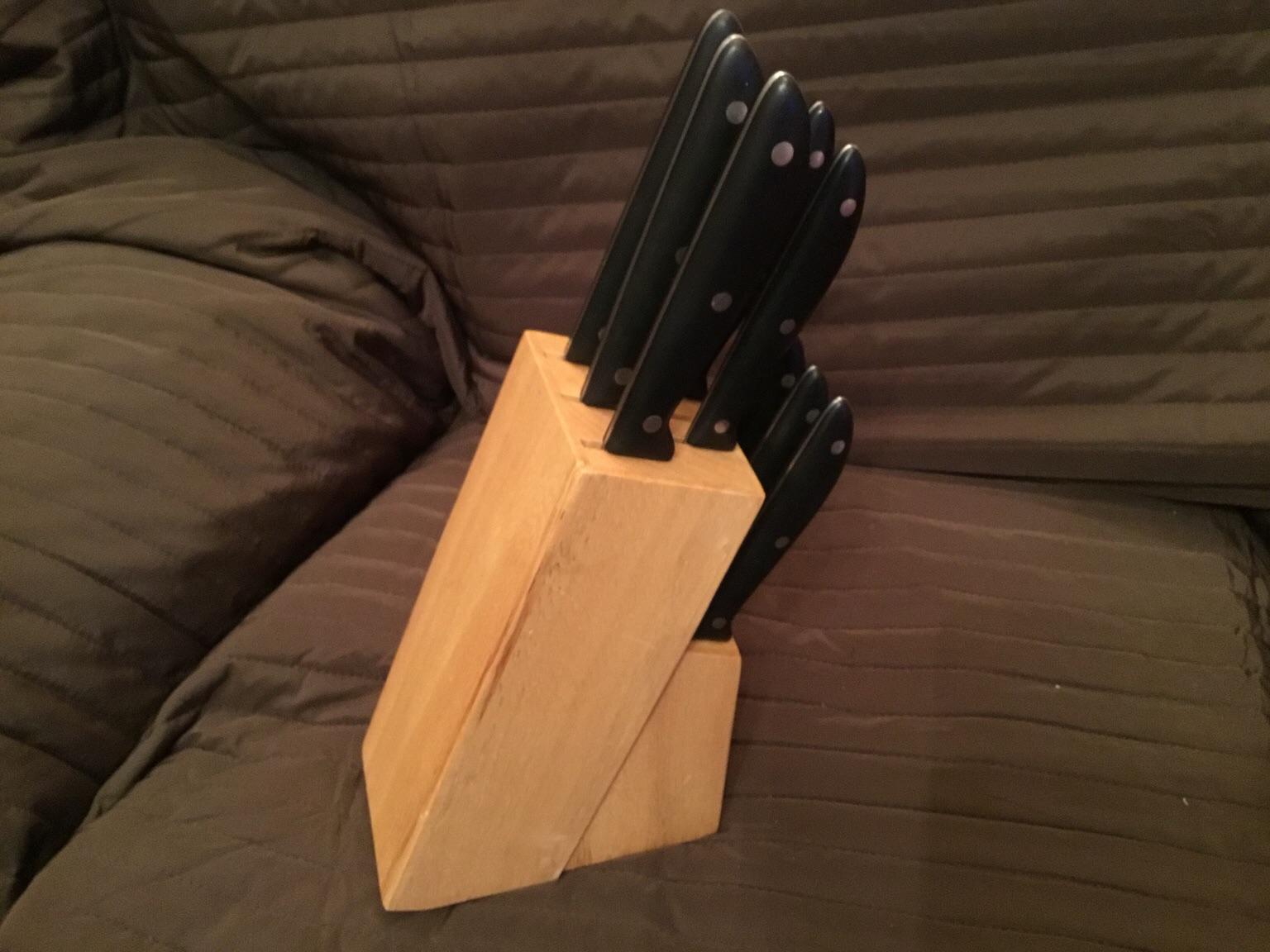 Kitchen Devils Knife Set and Block in Gloucester for £20.00 for sale