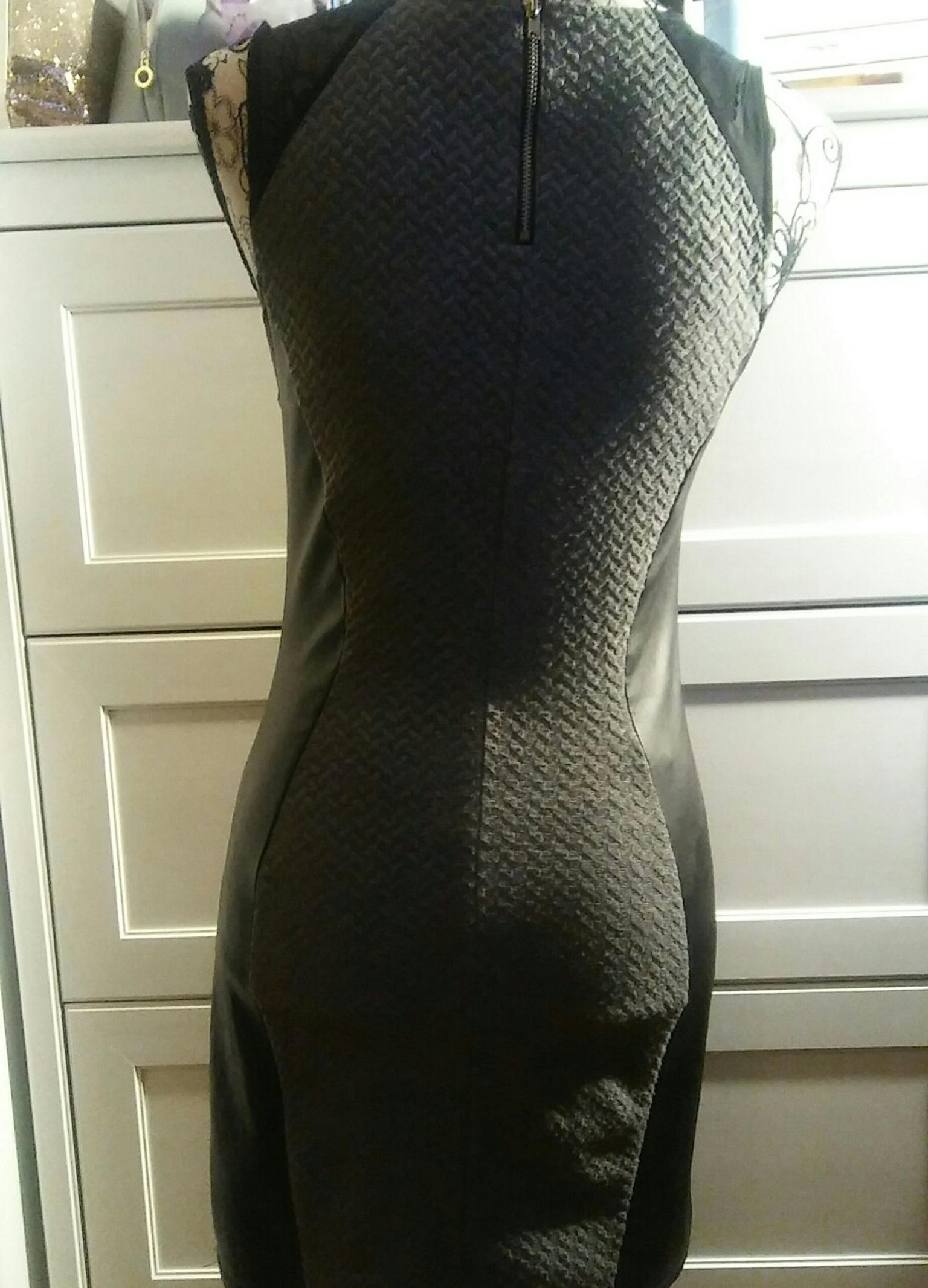 Enges Kleid aus Kunstleder/Stoff in 47800 Krefeld for €14.00 for sale