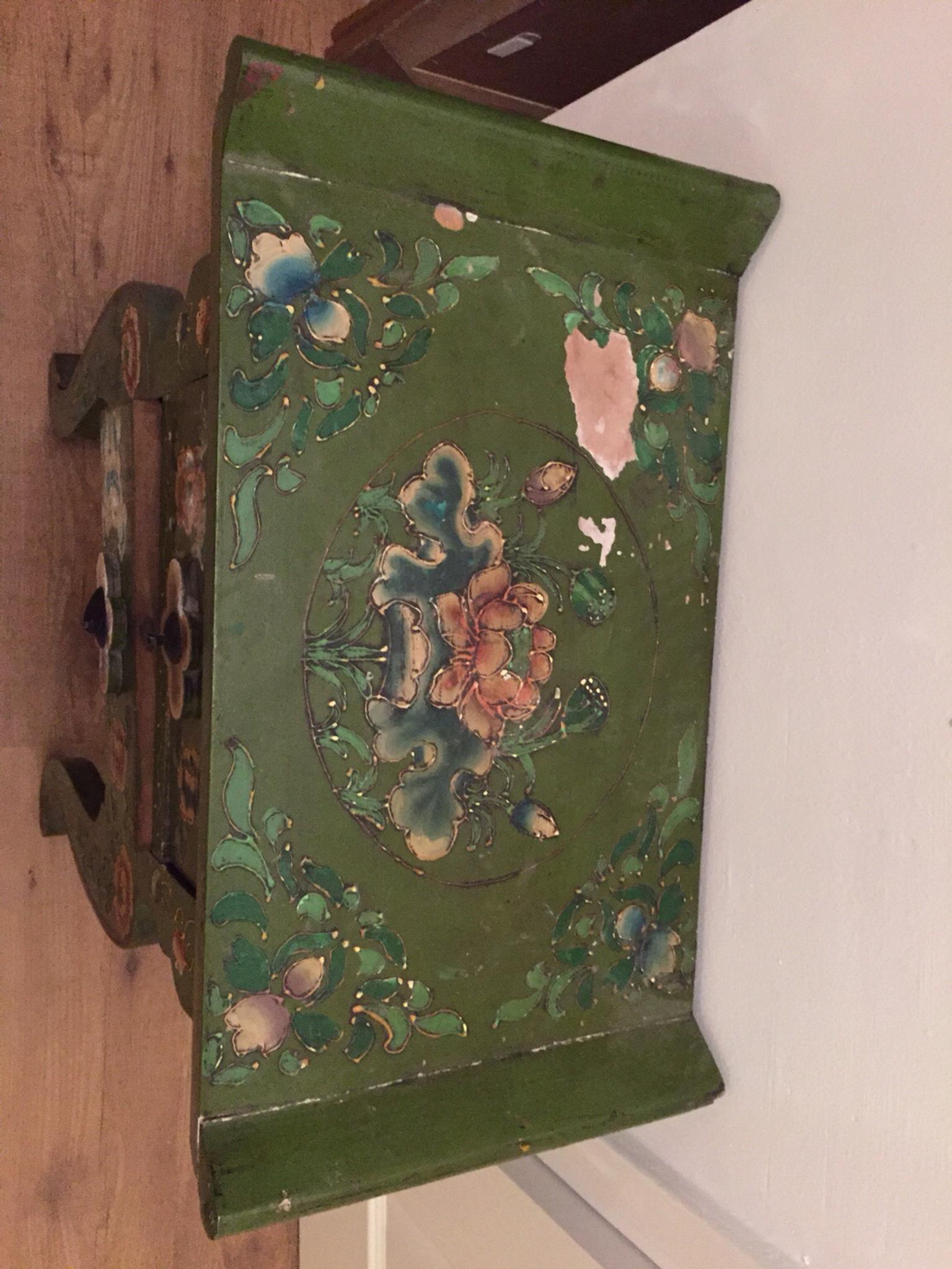 Asiatisk Byrå Grön vacker kinesisk byrå in 131 38 Hästhagen for SEK 350.00 for sale