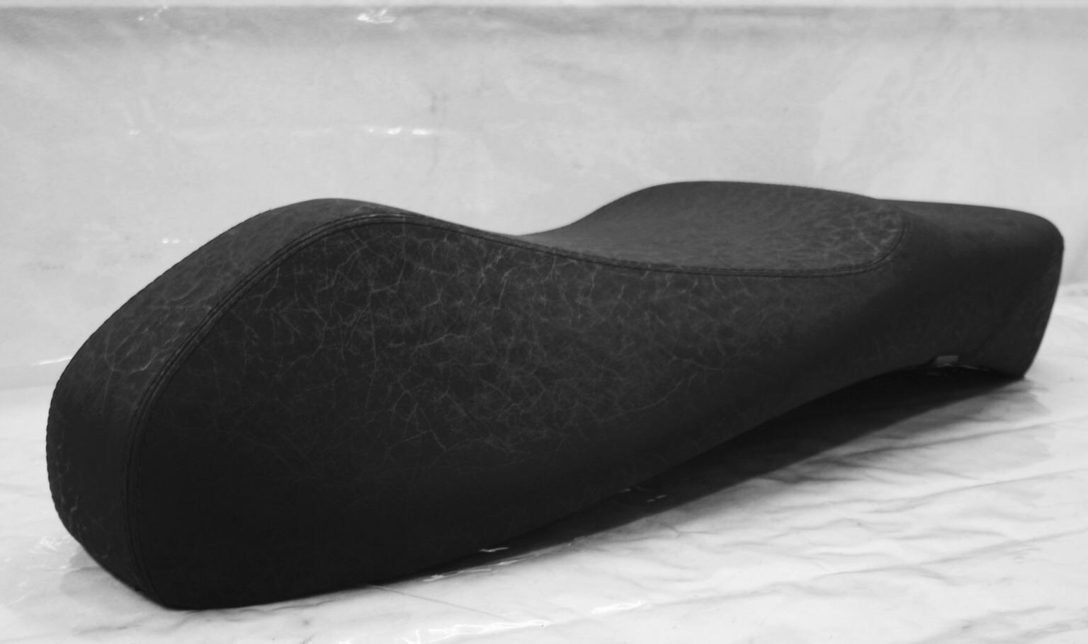 Vespa GTS Sitzbank schwarz in 6068 Mils für € 90,00 zum Verkauf Shpock AT