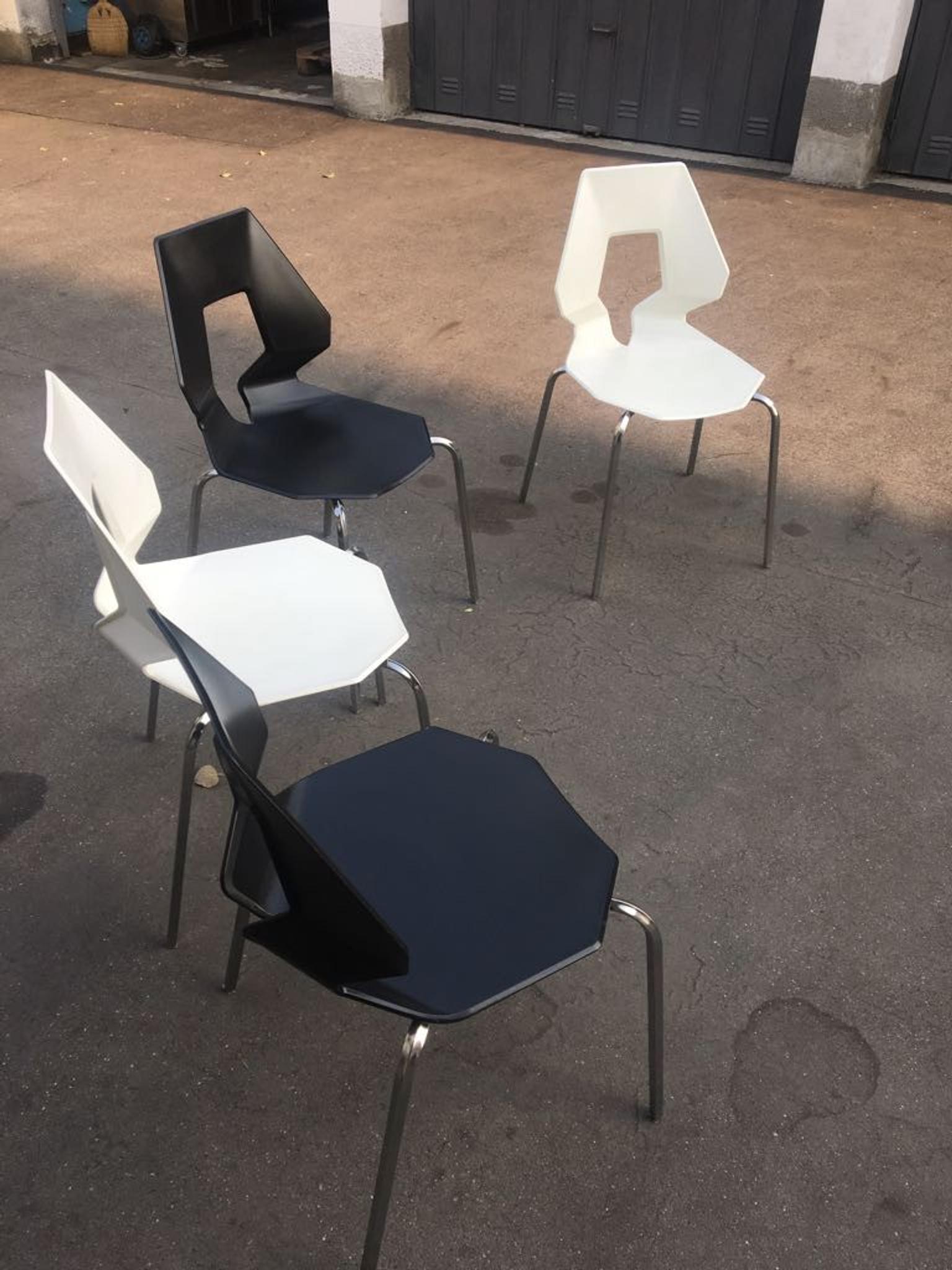 SEDIE BIANCHE E NERE in 10137 Torino for €20.00 for sale Shpock