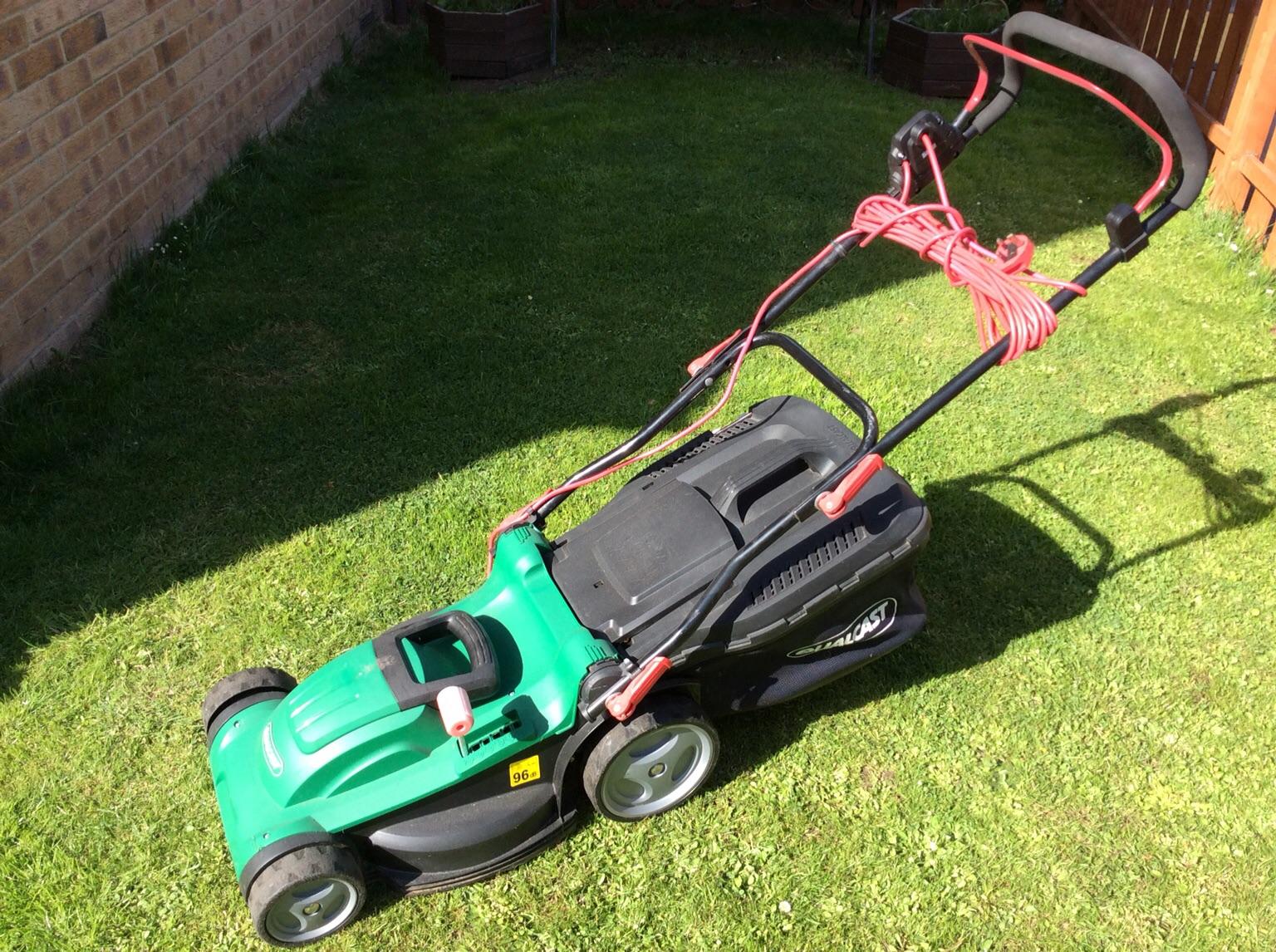 QUALCAST 1600W ELECTRIC 37CM ROTARY LAWNMOWER in RM8 Dagenham for £55.