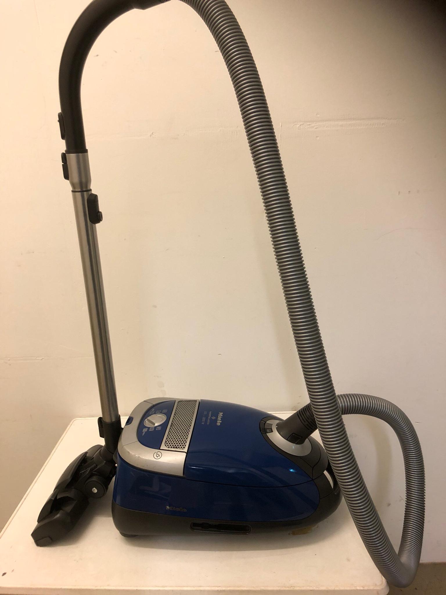 Miele Parkett & Co 5000 Bodenstaubsauger in 6060 Hall in