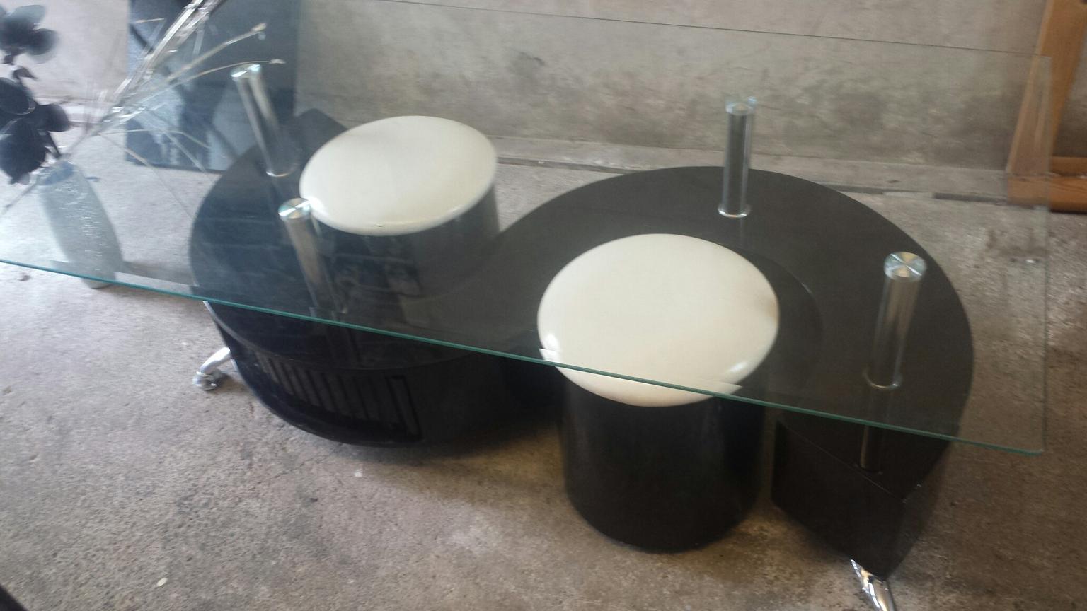 Free shipping on orders of $35+ and save 5% every day with your target redcard. Coffee Table S Shape With 2 Stools In Bb9 Pendle For 25 00 For Sale Shpock