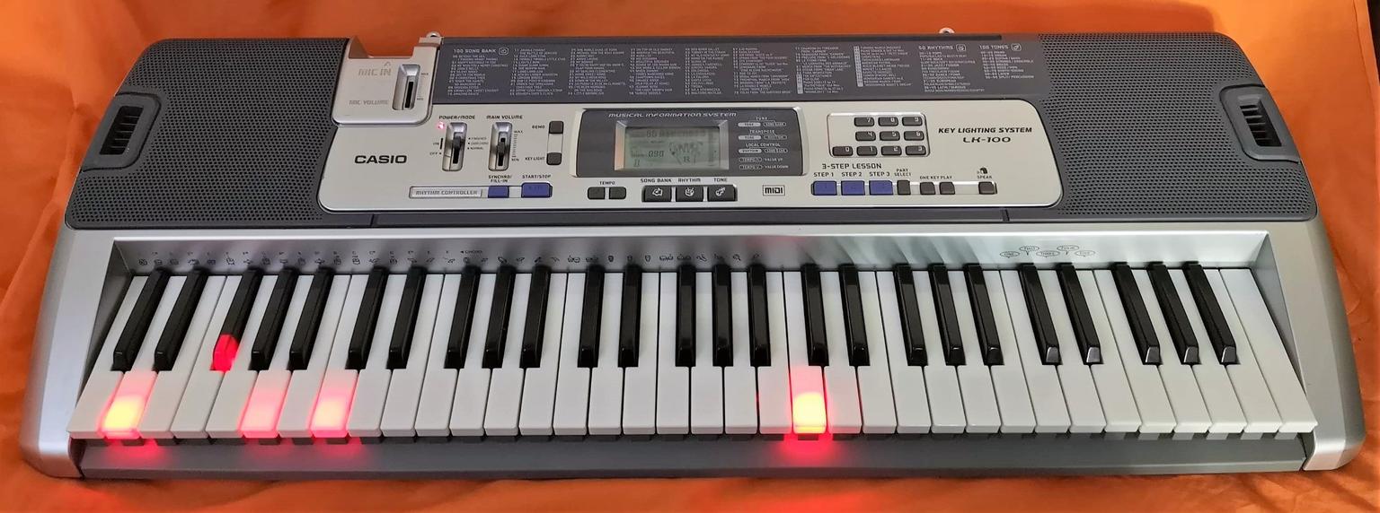 Casio LK100 Key Lighting Learning Keyboard in SW18 London Borough of