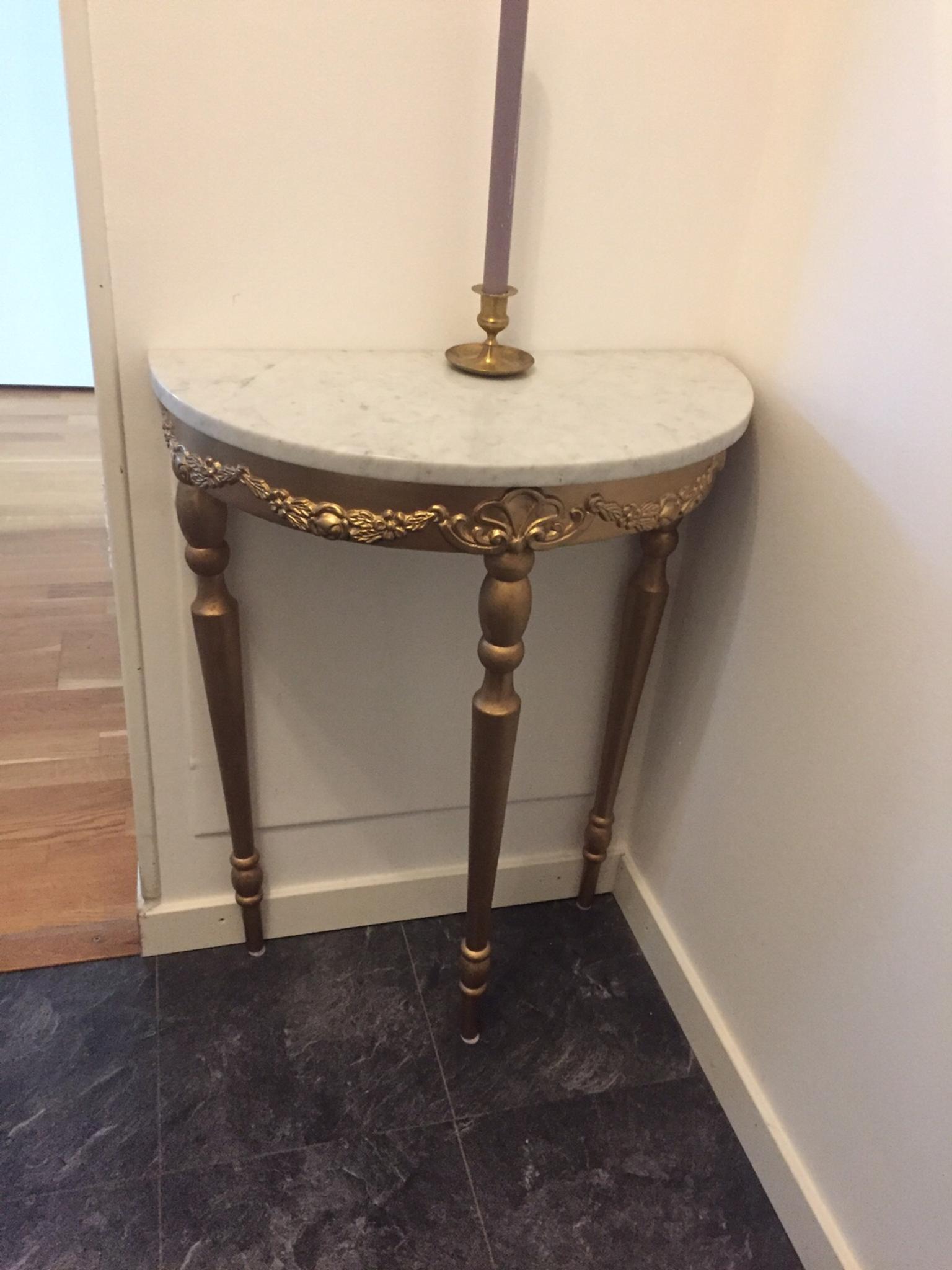 Halvrunt Avlastningsbord Avlastningsbord, halvmåne in 121 48 Stockholm for SEK 1,000.00 for sale