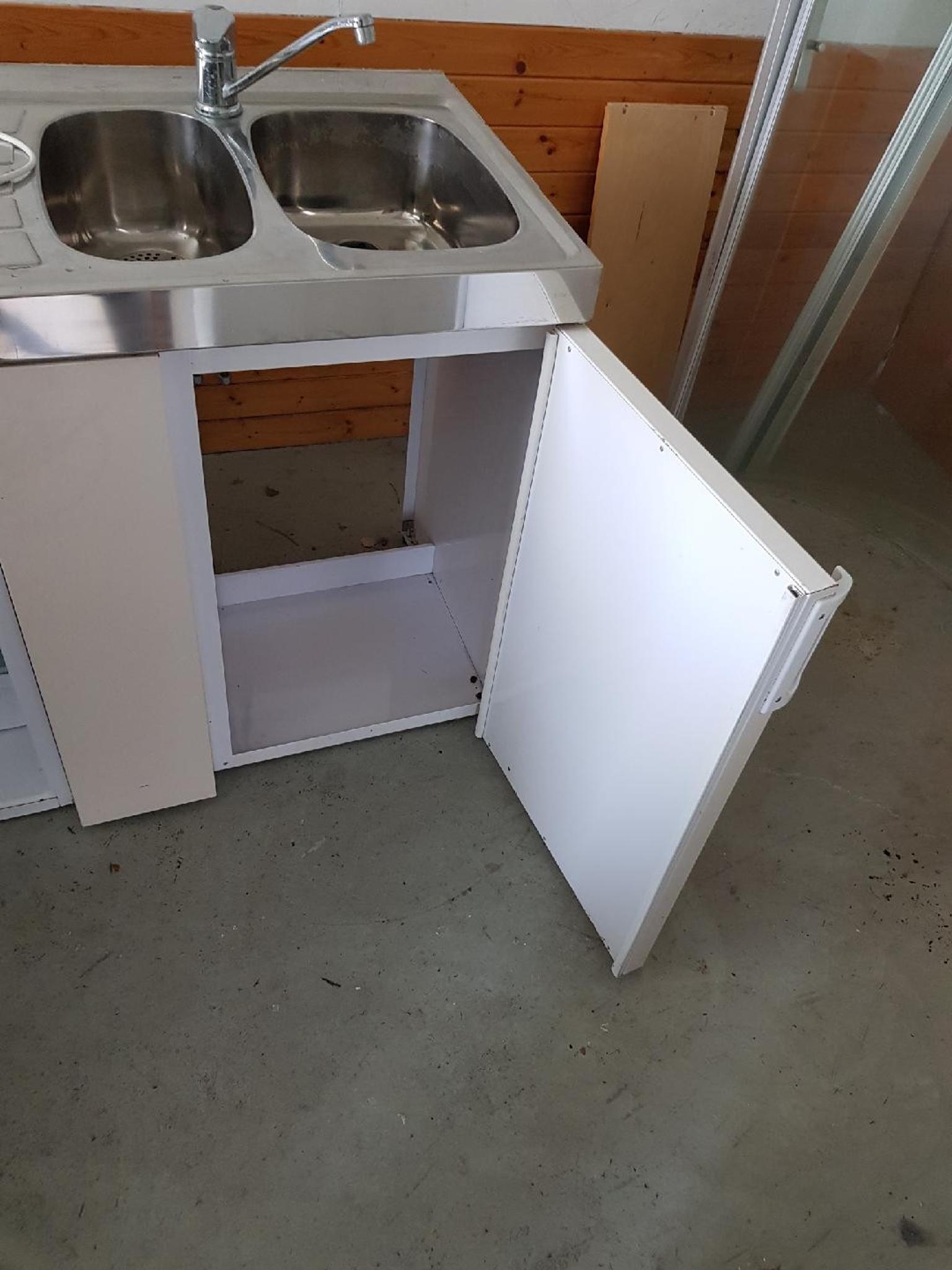 Diskbänk Med Spisplattor Diskbänk med kyl/frysfack/spisplattor in 41517 for SEK 1,700.