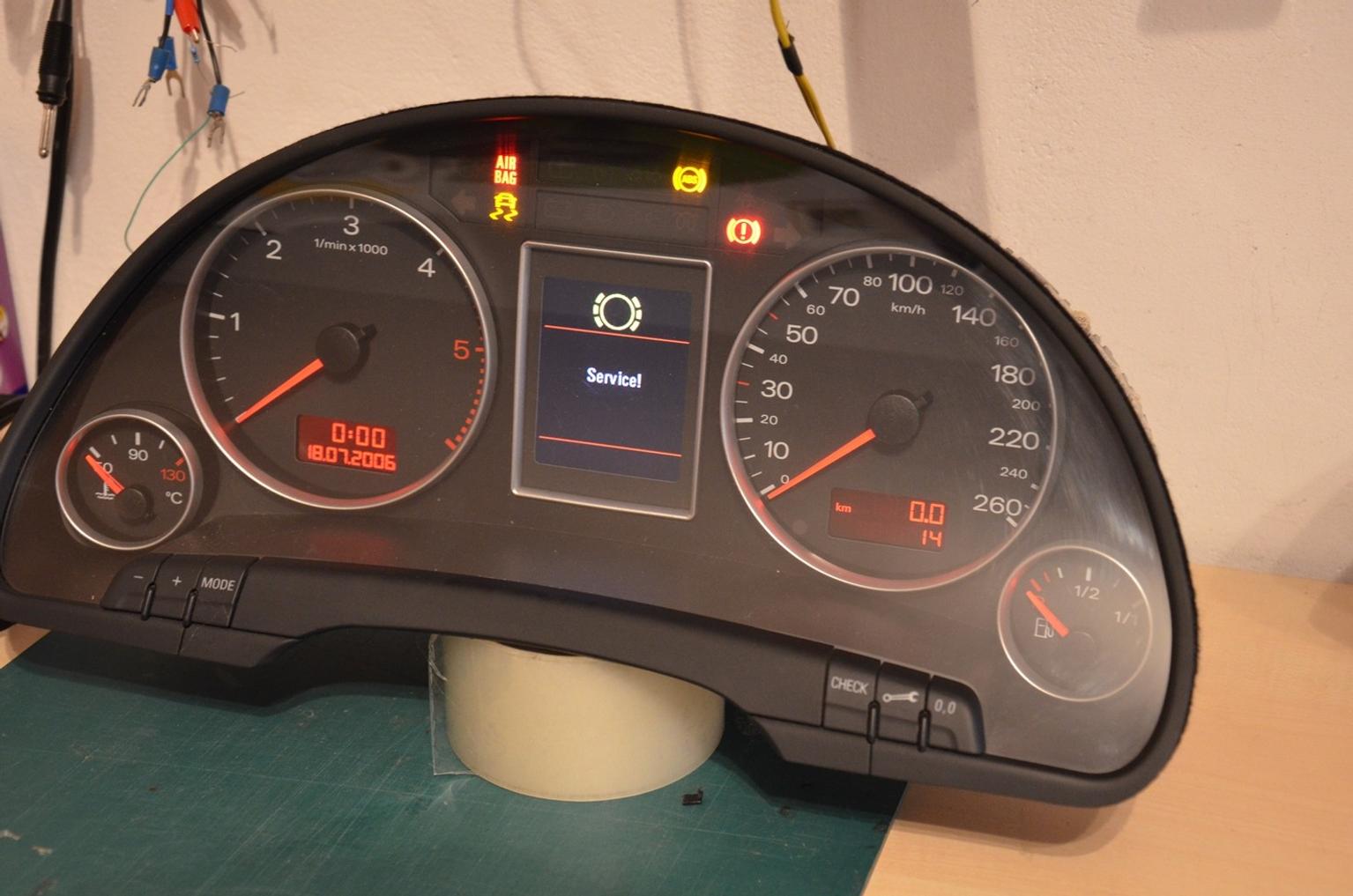 A4 B7 Kombiinstrument 8E0 920 932 color RB8 in 9833 Rangersdorf for €