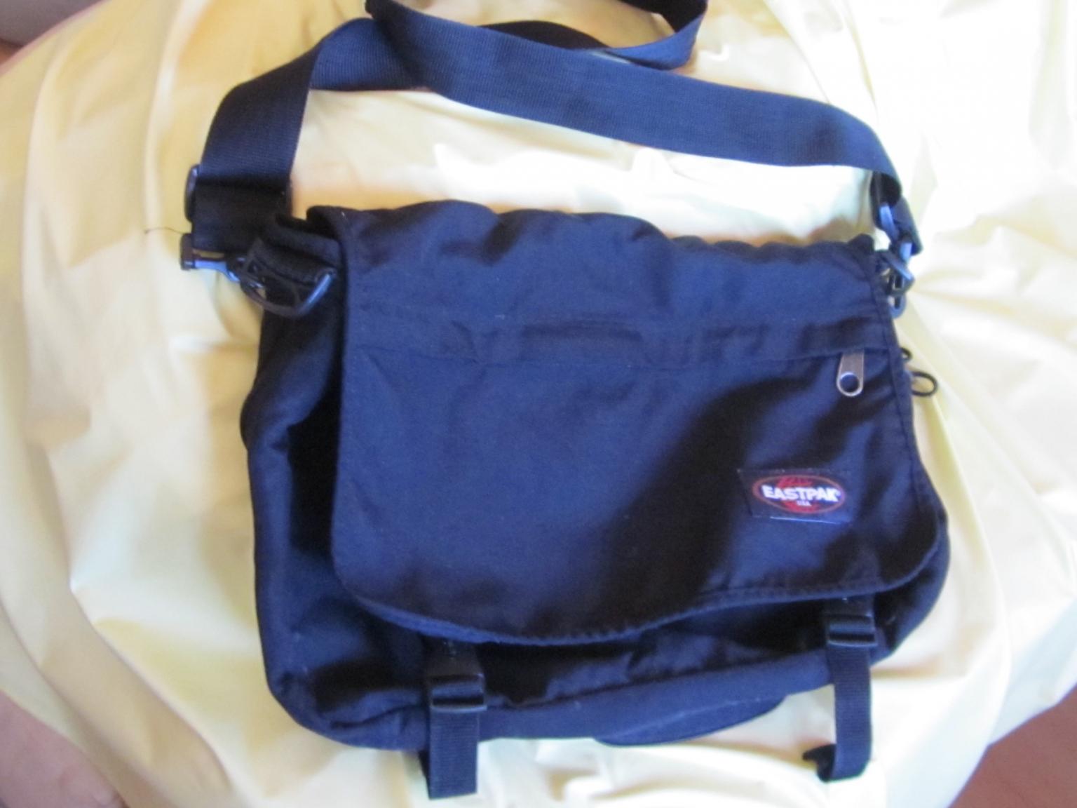 Eastpak Schul bzw Umhängetasche in 51766 Engelskirchen für 15,00