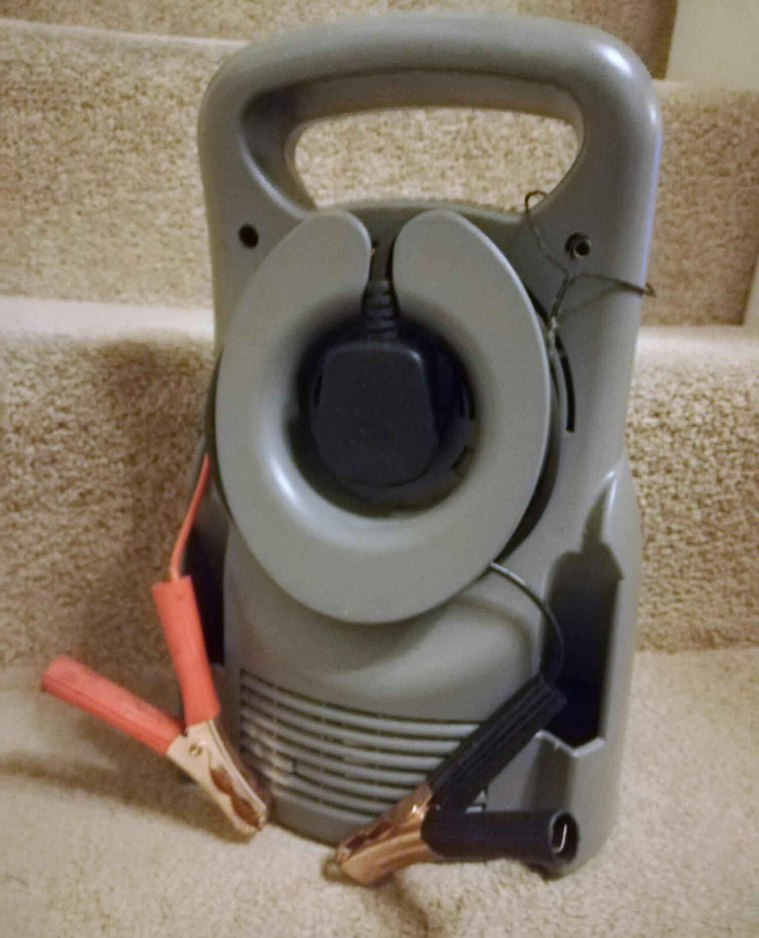 Halford 1800 cc and diesel Battery Charger in EN5 for £20.00 for