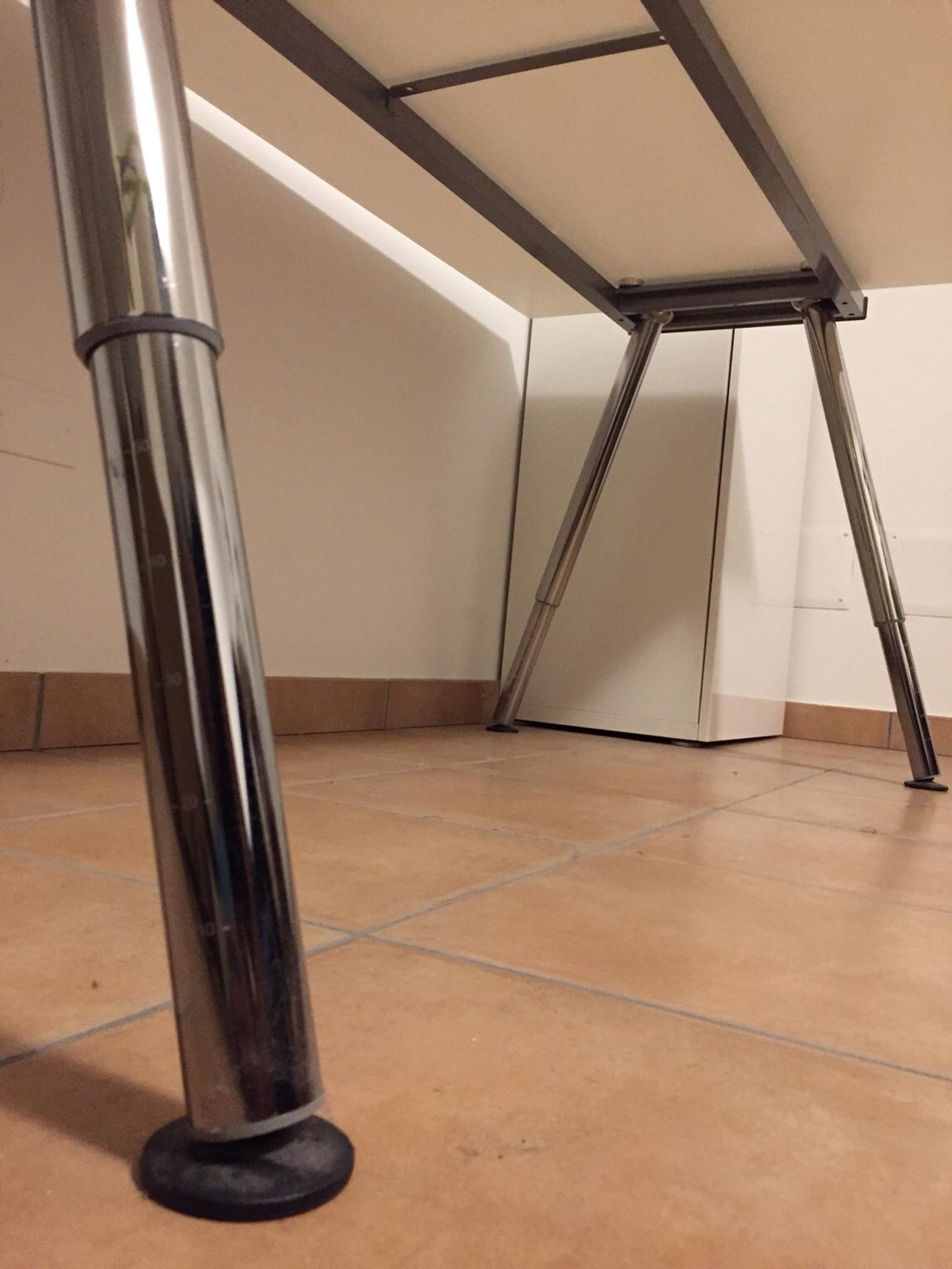 Scrivania in vetro IKEA Galant in 20821 Seregno for €50.00 for sale