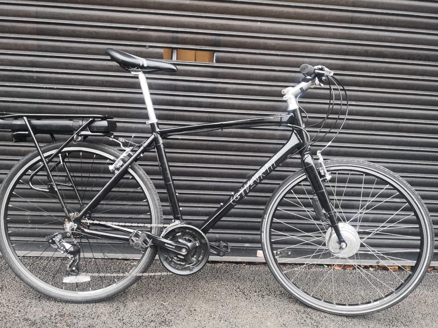 GIANT ESCAPE 3 HYBRID EBIKE in E17 London Borough of Waltham Forest for