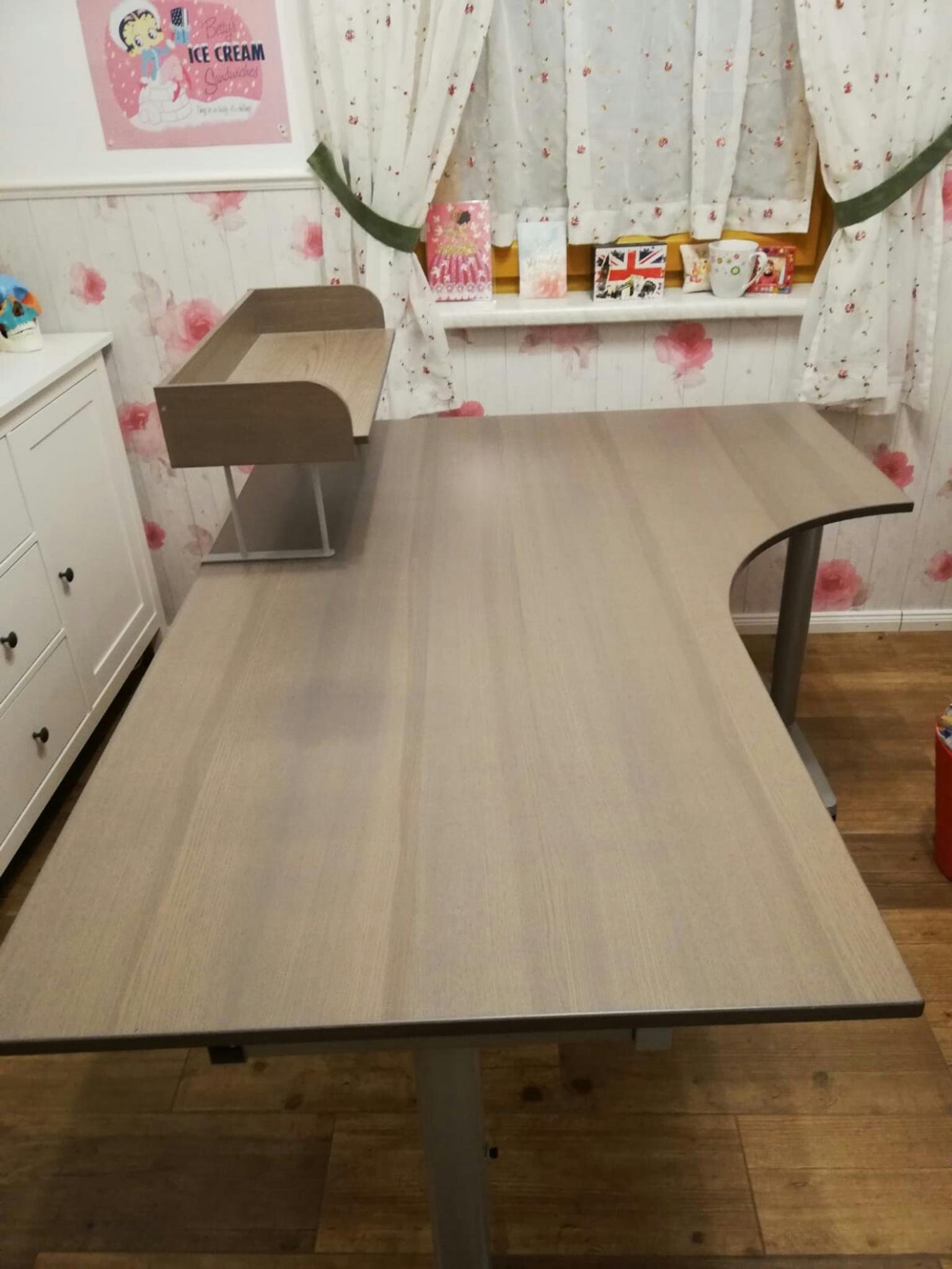 Schreibtisch Galant (Ikea) 160x120/80 in 2603 Felixdorf für € 180,00