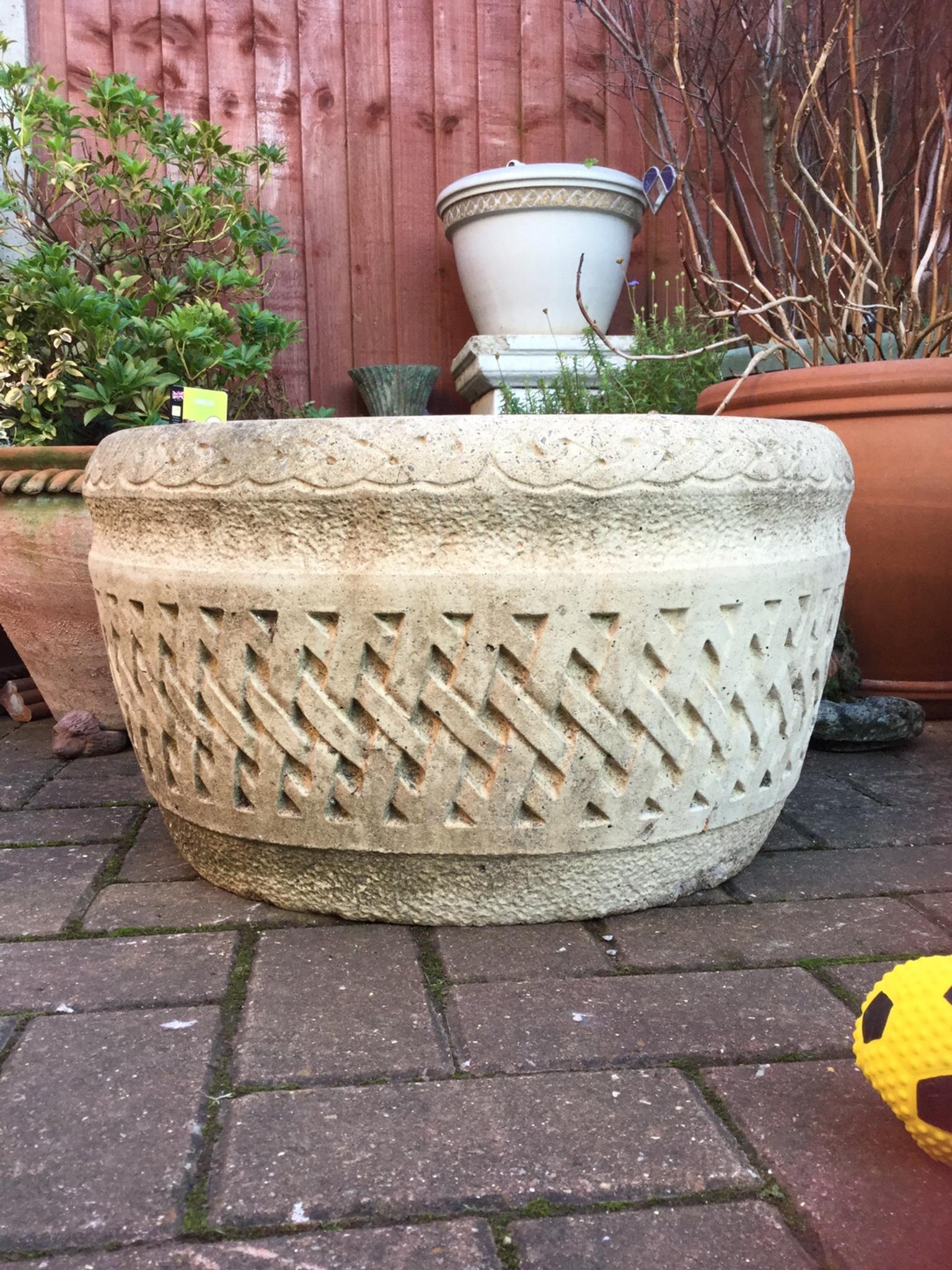 LARGE stone planter, Cotswold stone in NG2 Nottinghamshire for £50.00