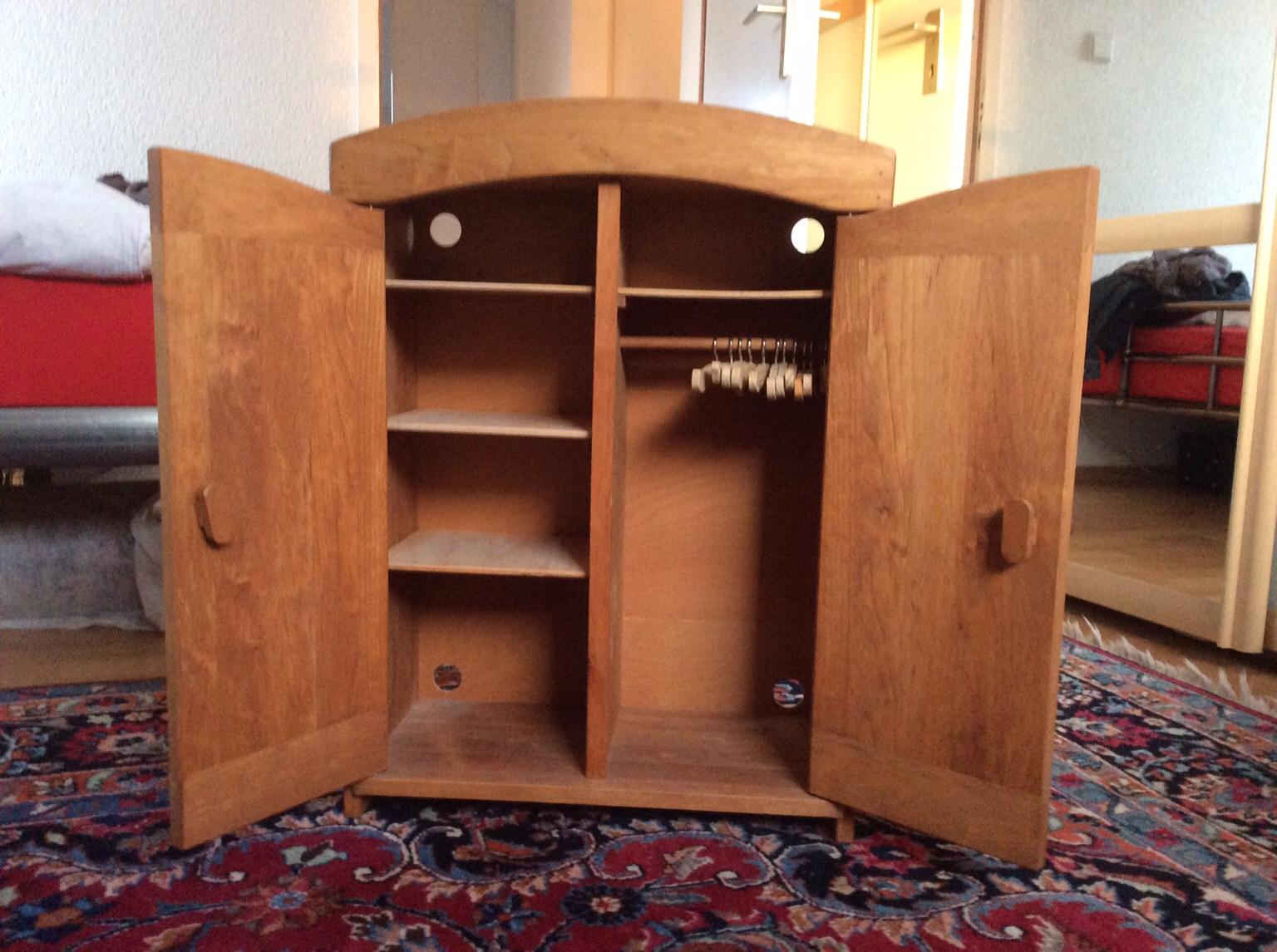 Wunderschöner Puppenkleiderschrank Vollholz in 71384 Weinstadt für 20