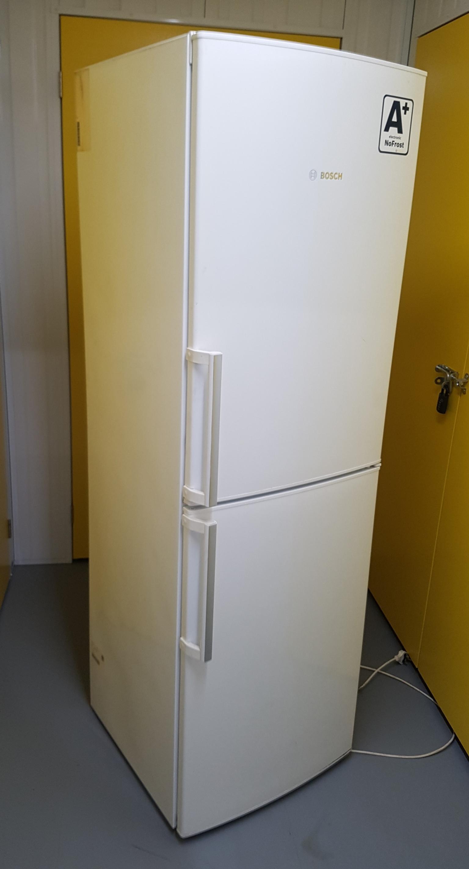 Bosch Exxcel A+ Frost Free Fridge Freezer in TW8 London for £95.00 for