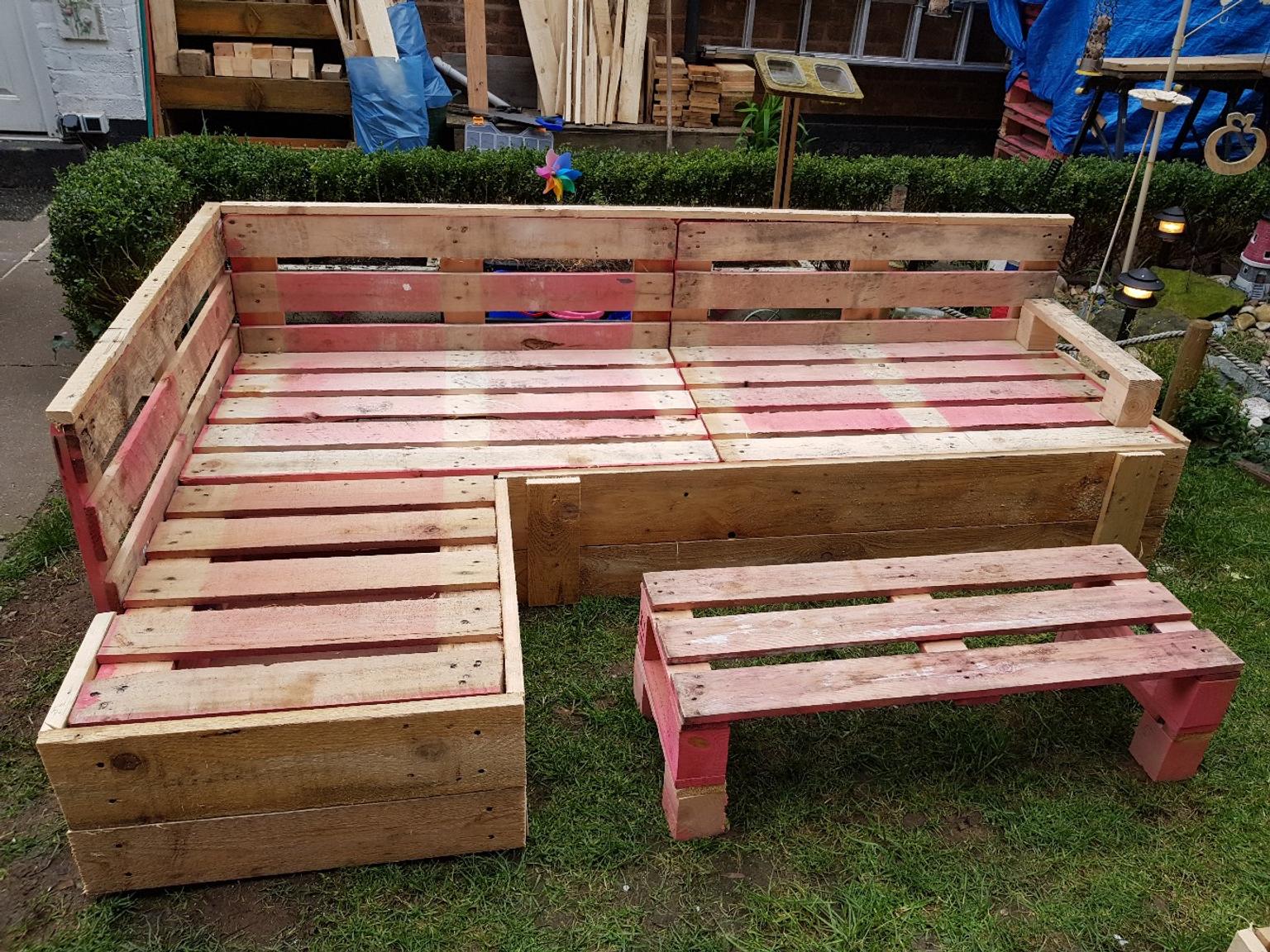 Garden wooden pallet L Shaped furniture/Bench in