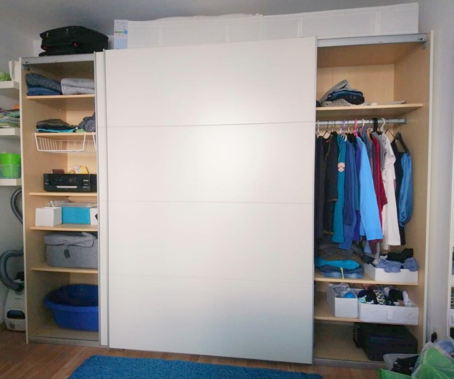 Schwebetürenschrank weiß 270 cm breit in 82024 Taufkirchen for €199