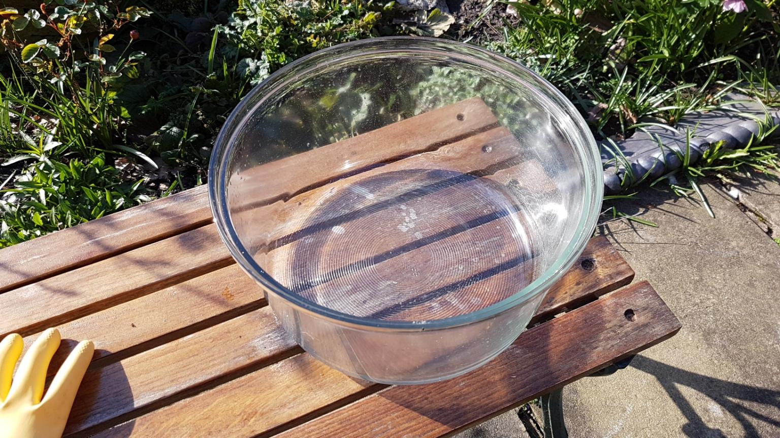 crest french technology glass mixing bowl in SK14 Tameside for £5.00
