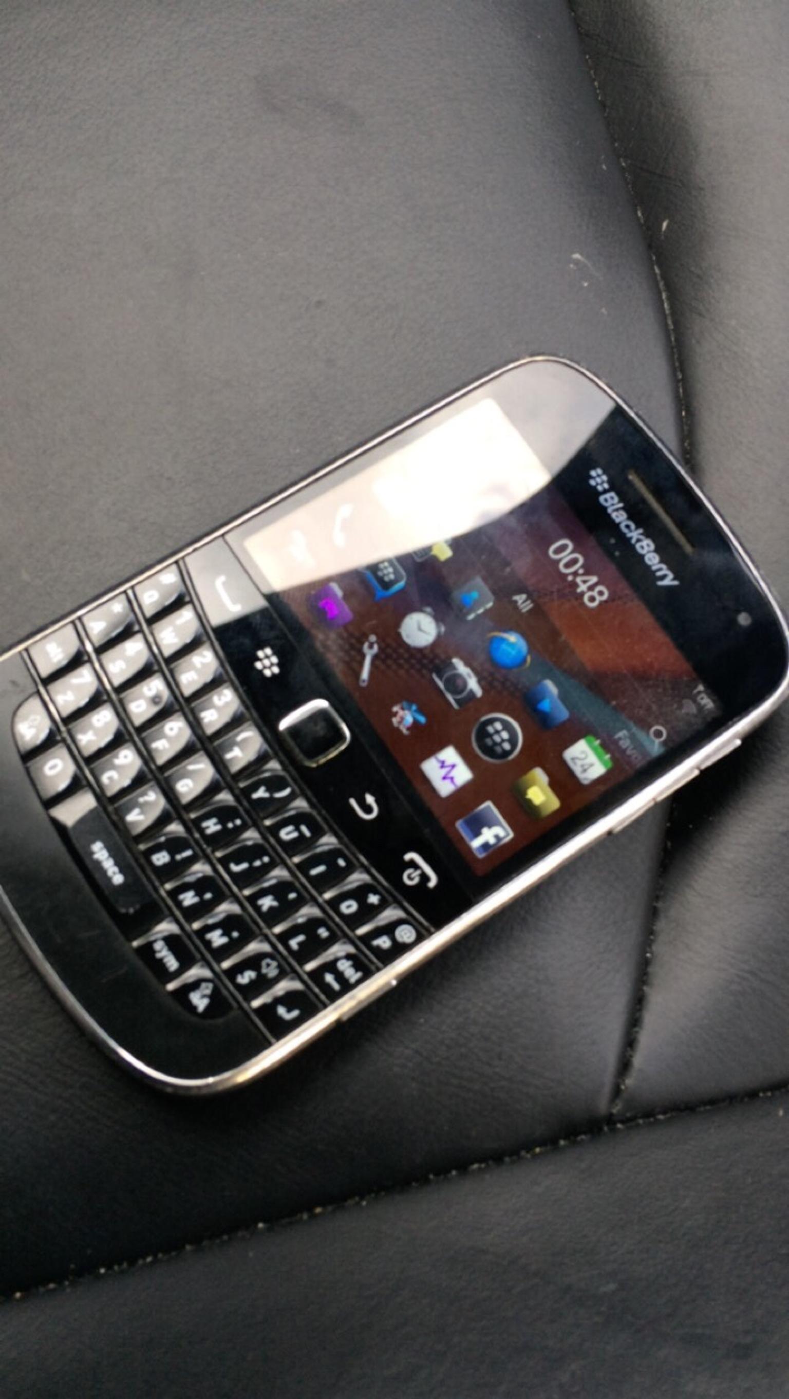 Blackberry Bold 9900 Whatsapp Head To Head Nokia E6 And Blackberry