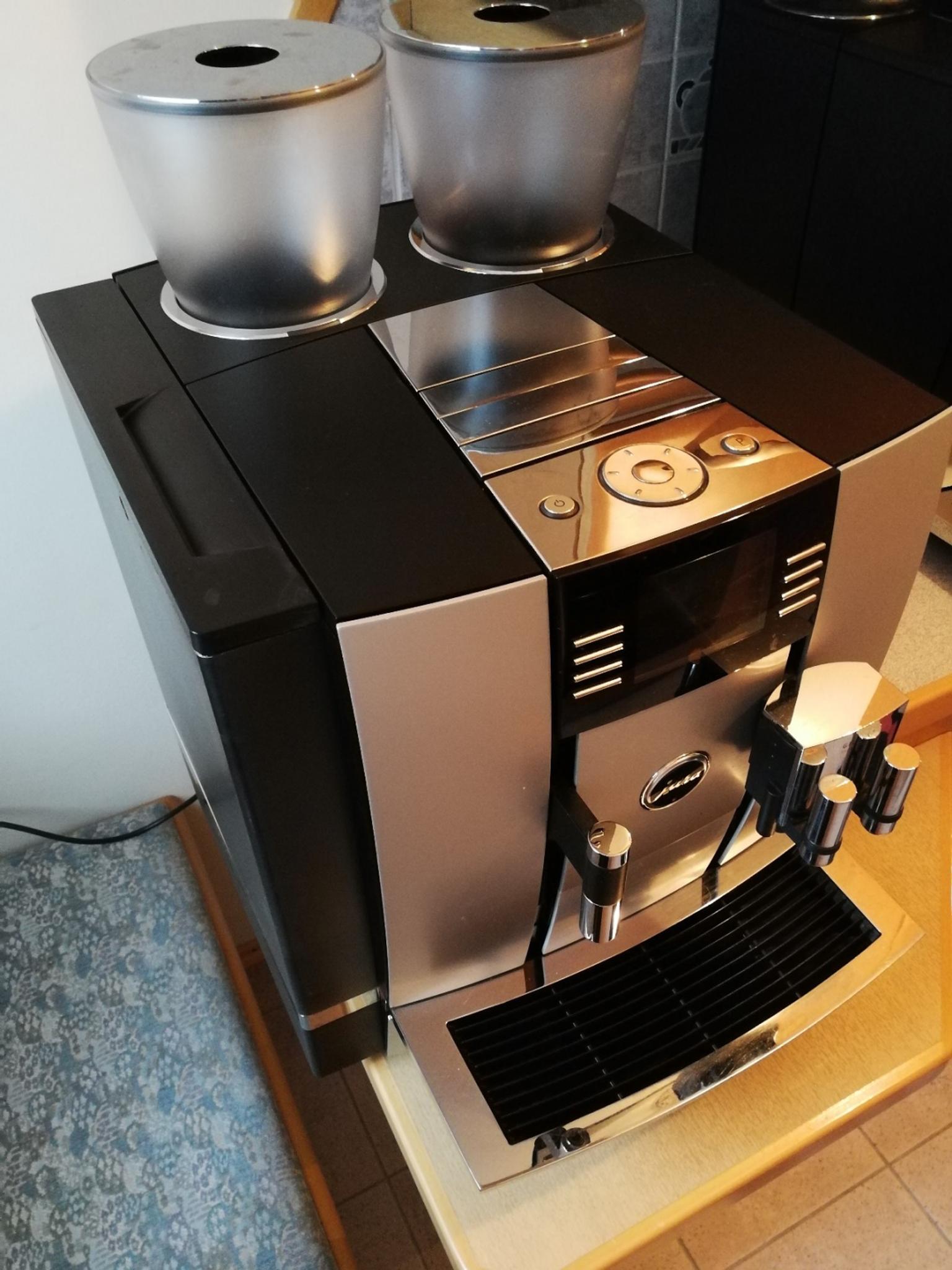 Jura X7 Professional Kaffeevollautomat in 1070 KG Neubau für € 1.500