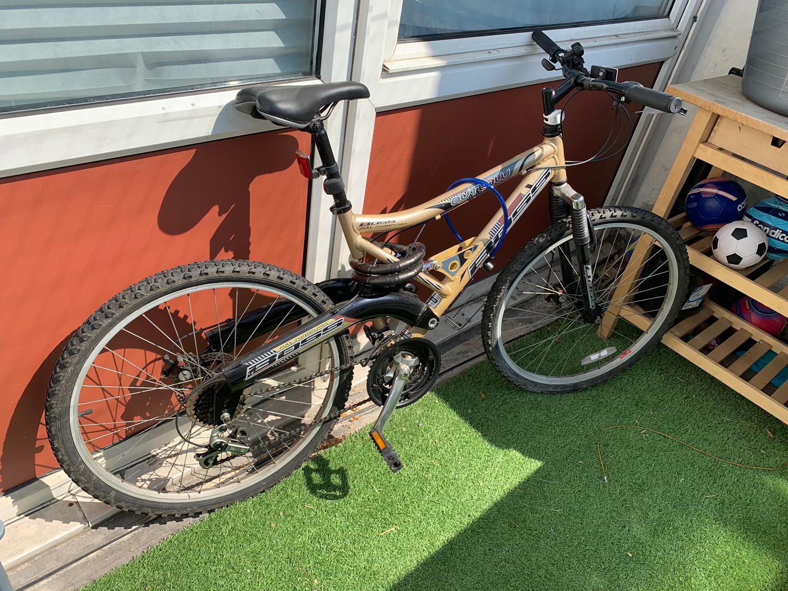Outlaw full suspension 18” mountain bike in SW9 London for