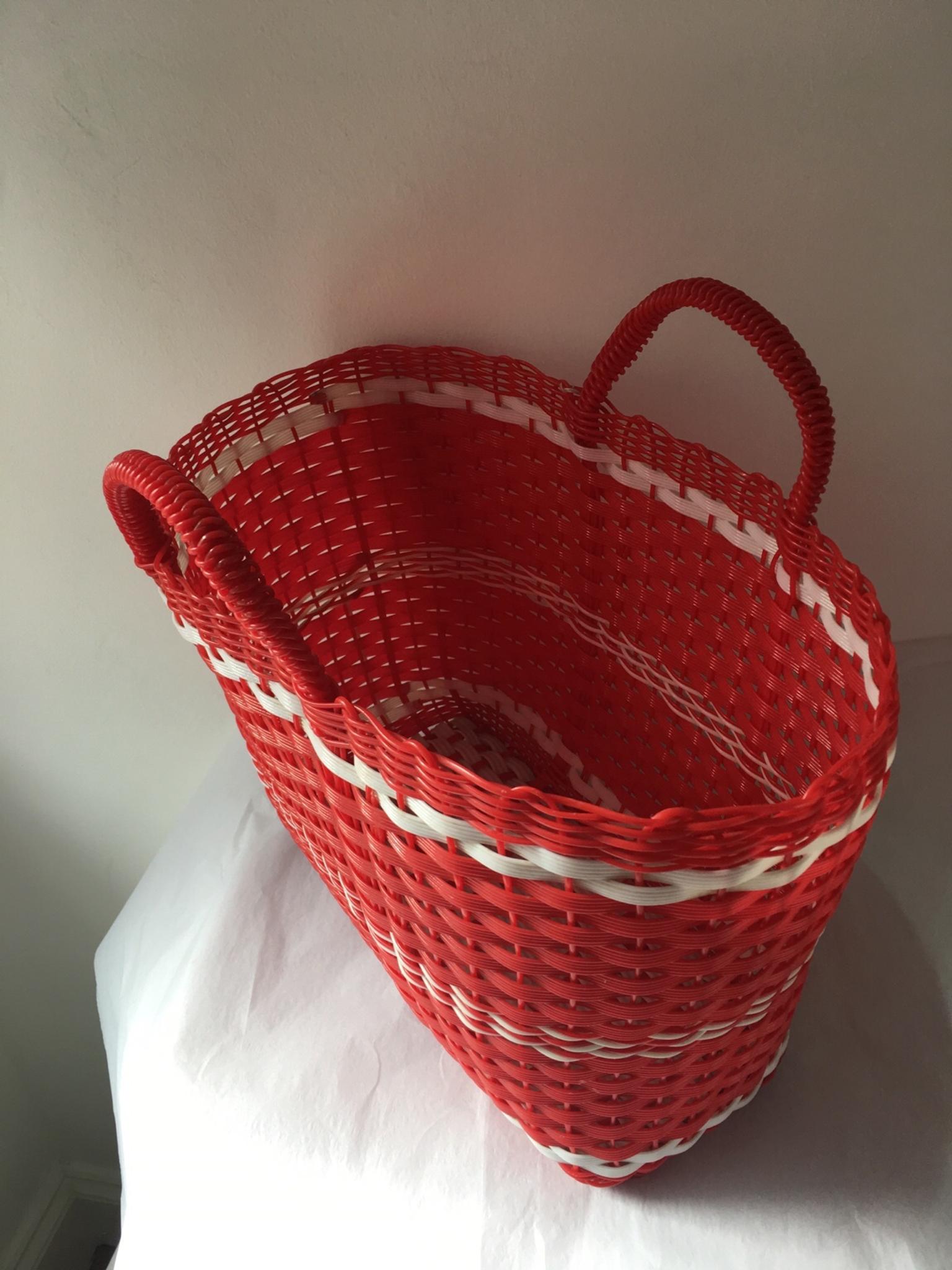 Woven shopping basket bag plastic red in BR3 London for £10.00 for sale