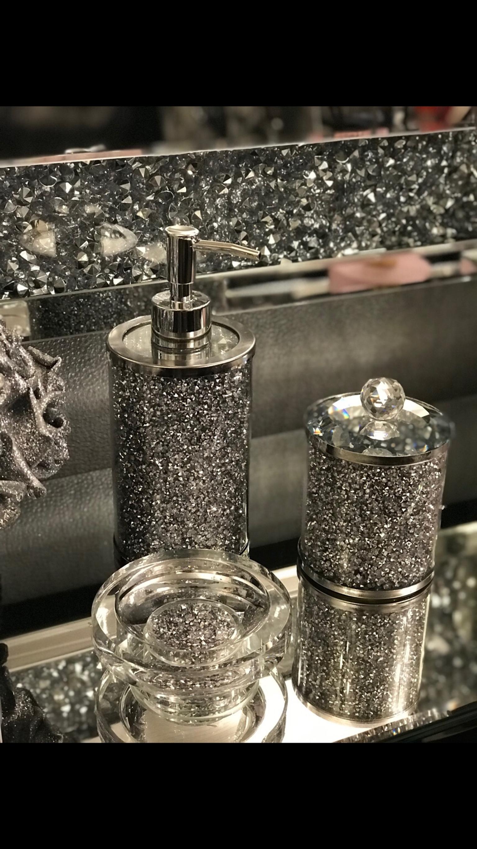 🌸crushed bathroom set🌸 in DA8 London for £25.00 for sale Shpock