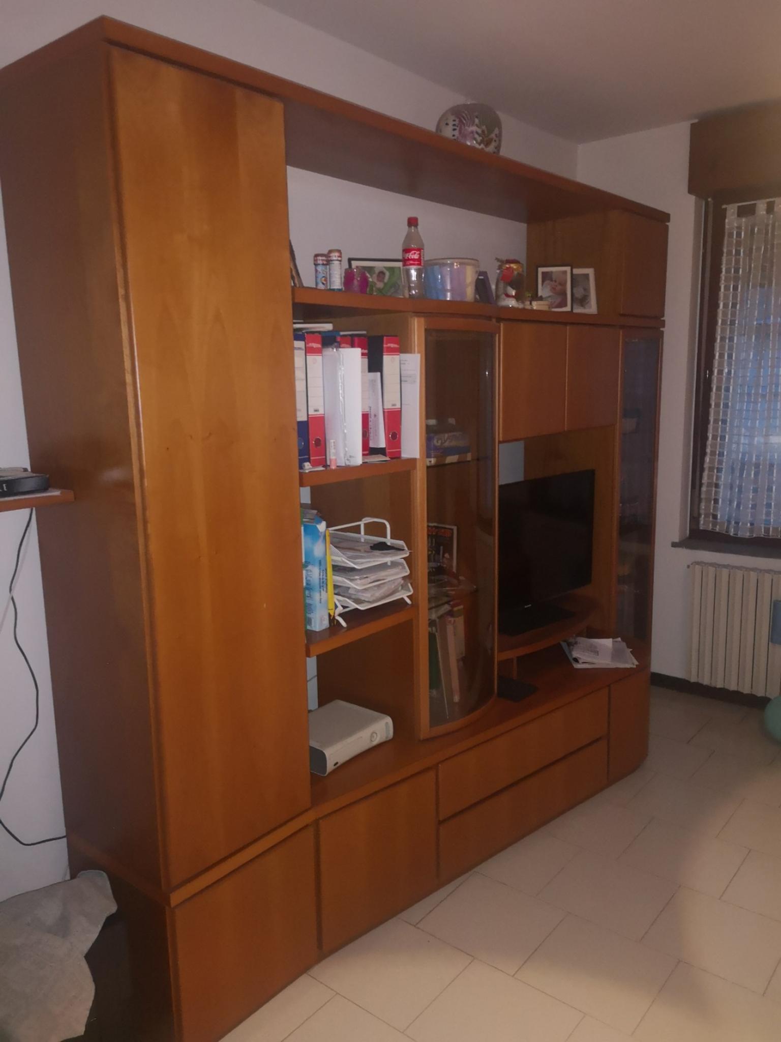 Soggiorno in ciliegio in 20019 Settimo Milanese for €350.00 for sale
