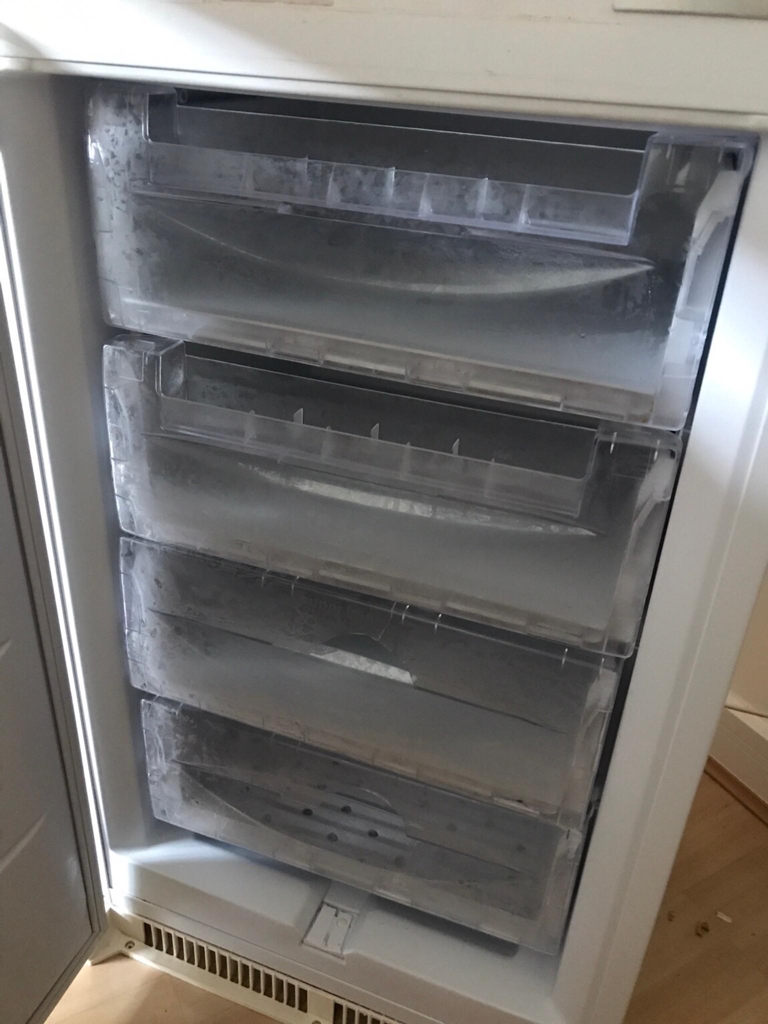 Hotpoint integrated fridge freezer in Oldham for £80.00 for sale Shpock