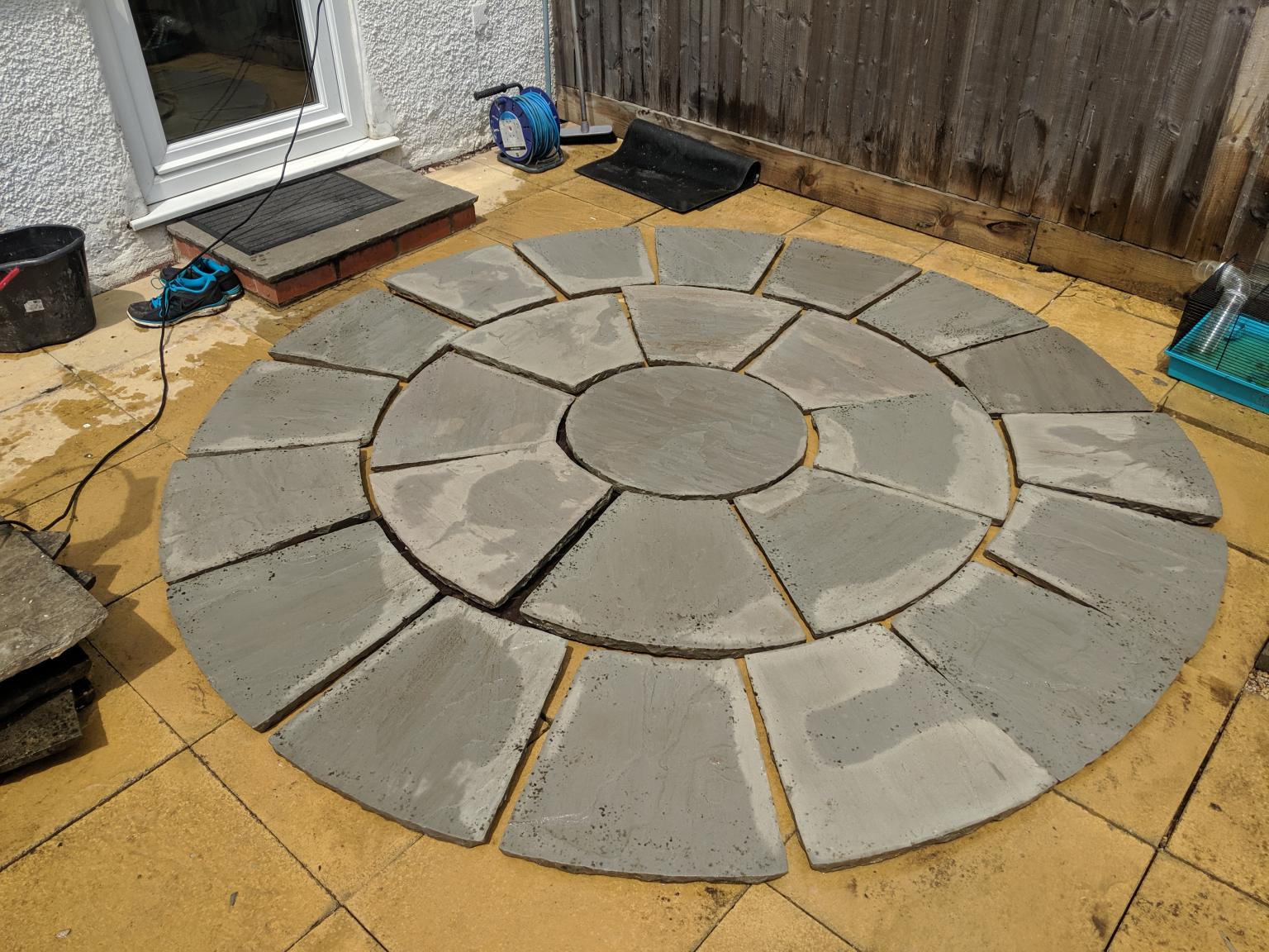 garden circle slabs and patio slabs in OX16 Cherwell for Â£100.00 for