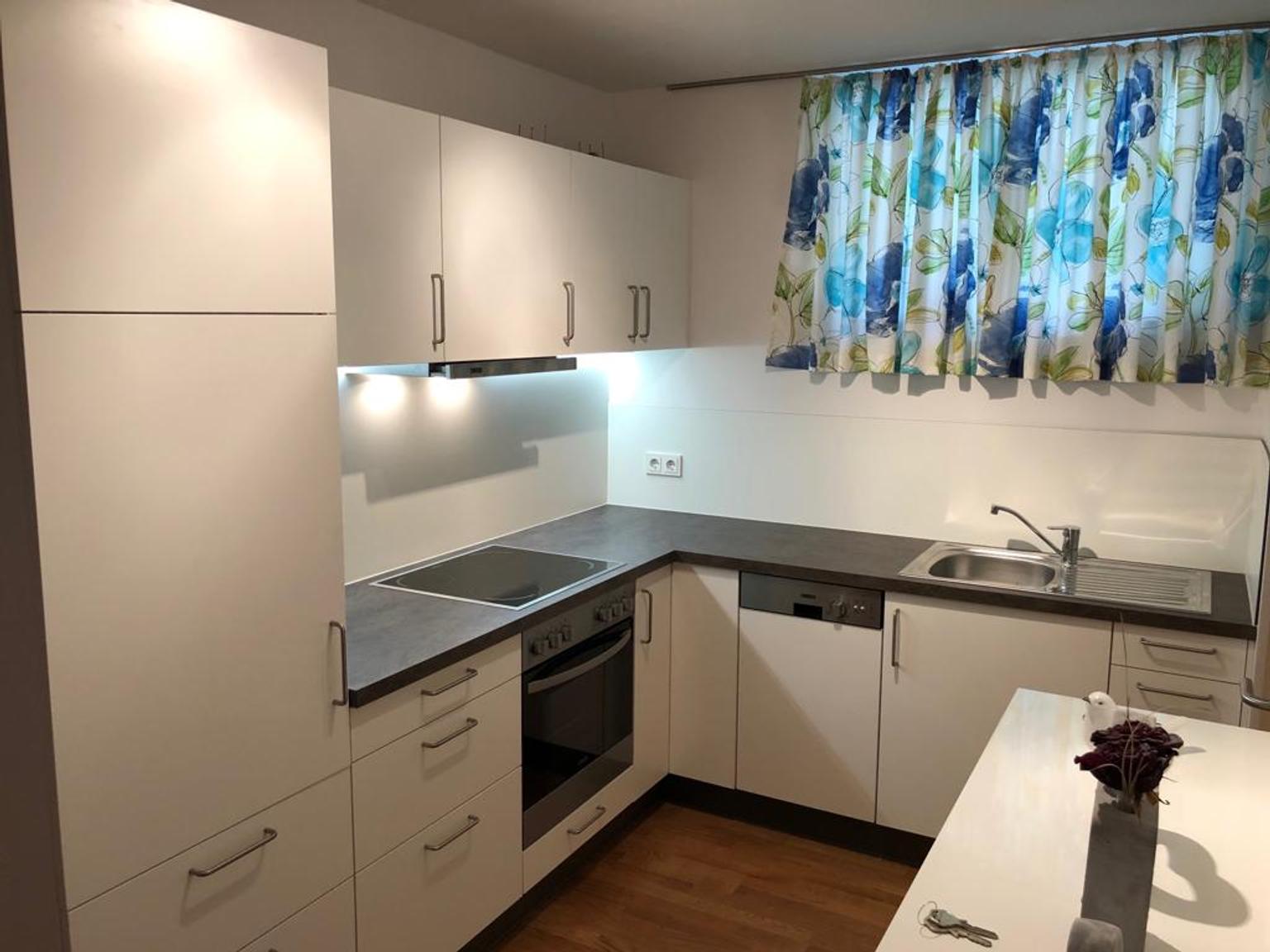 Küche LForm weiß, wie neu, inkl. Geräte in 6942 Krumbach für € 3.200