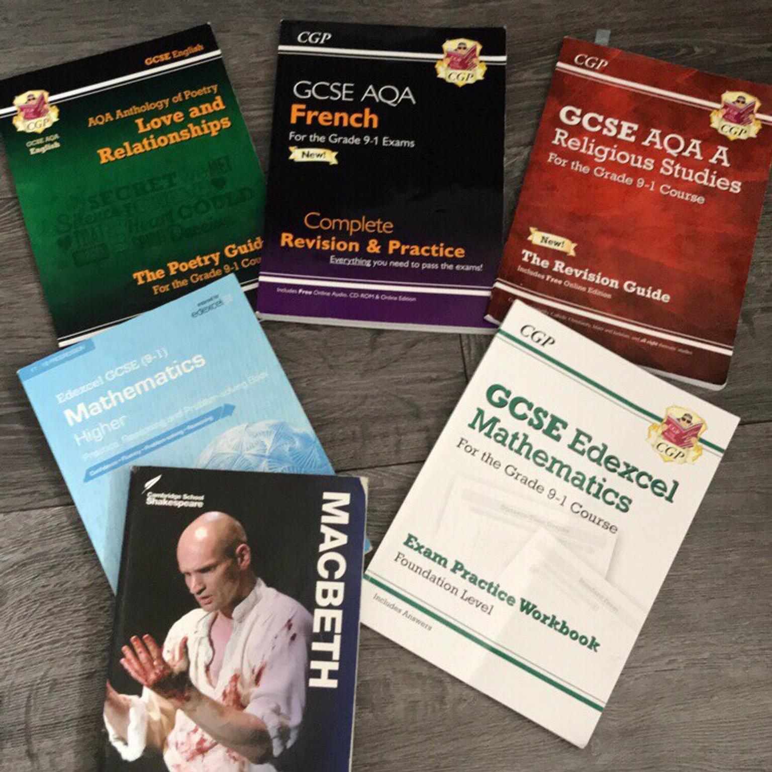 GCSE revision guides and textbooks 🖤 in TW7 London for £