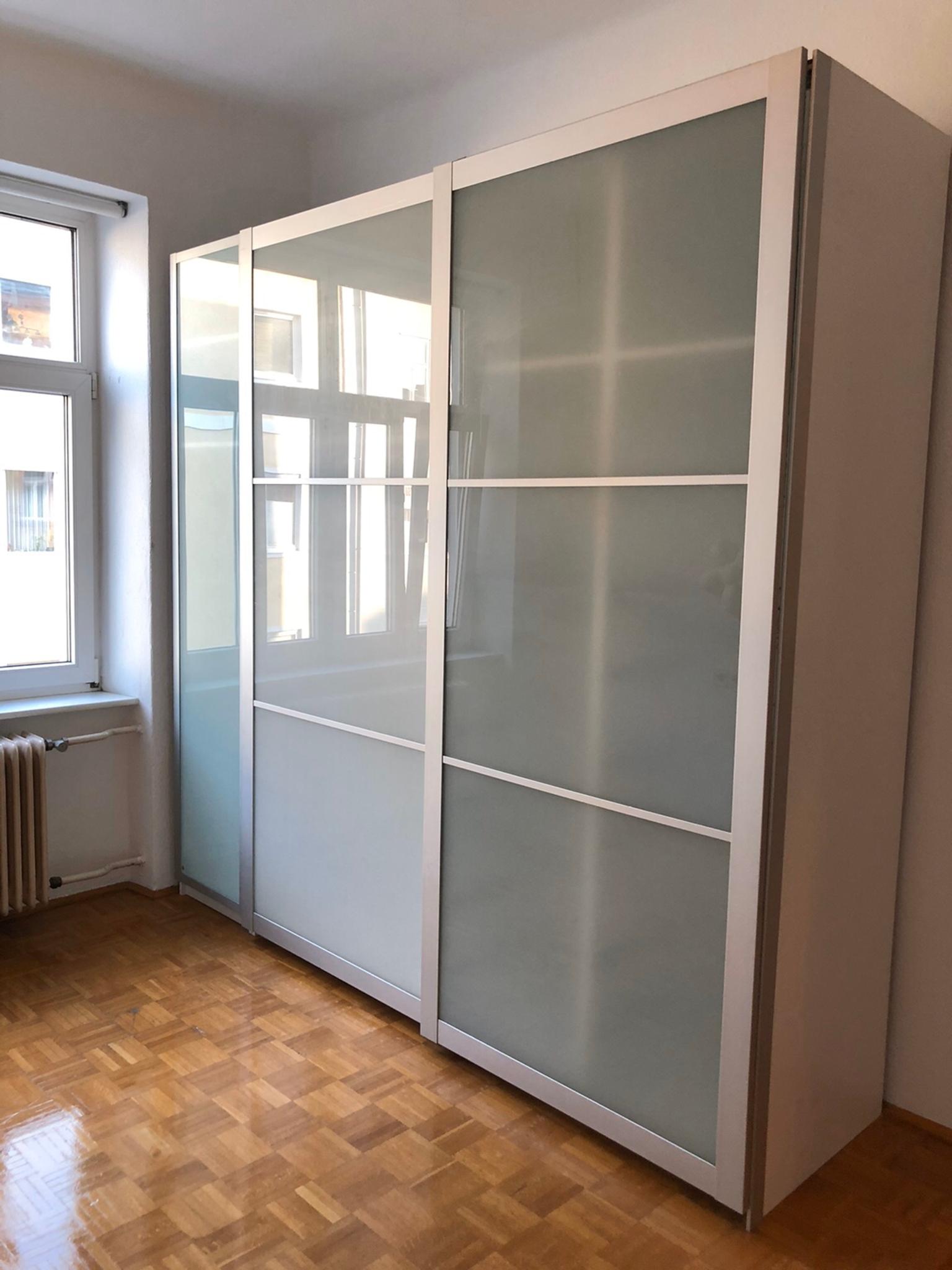 Ikea Pax Kleiderschrank in 5202 Neumarkt am Wallersee für € 200,00 zum