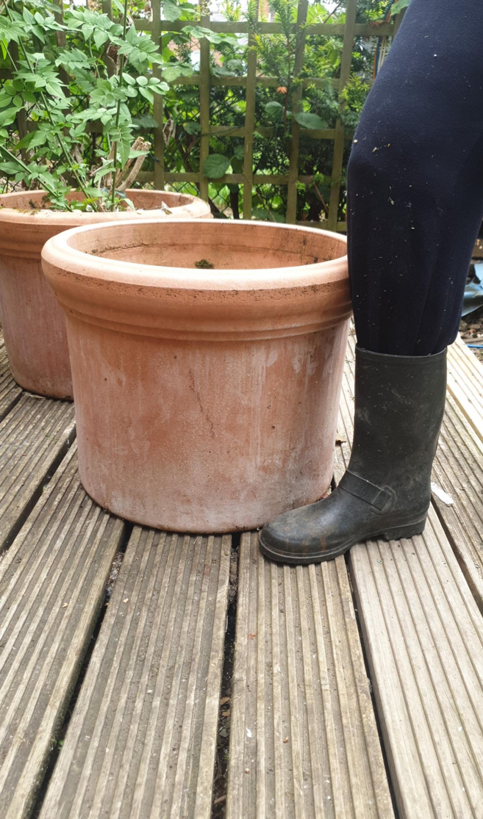 Large frost proof terracotta pot in LE18 Oadby and Wigston for £25.00