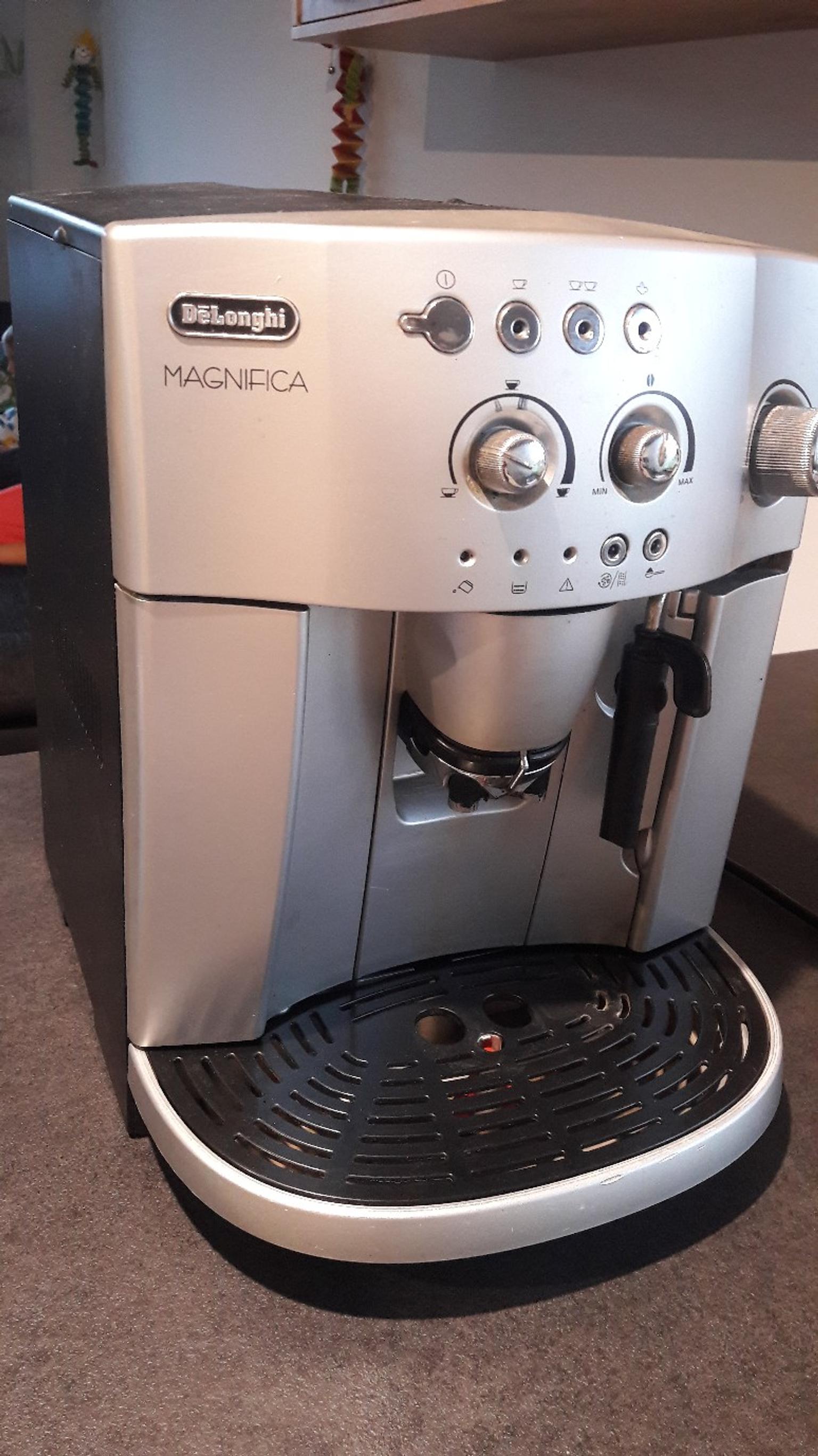 DeLonghi Kaffeevollautomat Magnifica in 2853 Gemeinde Krumbach für €