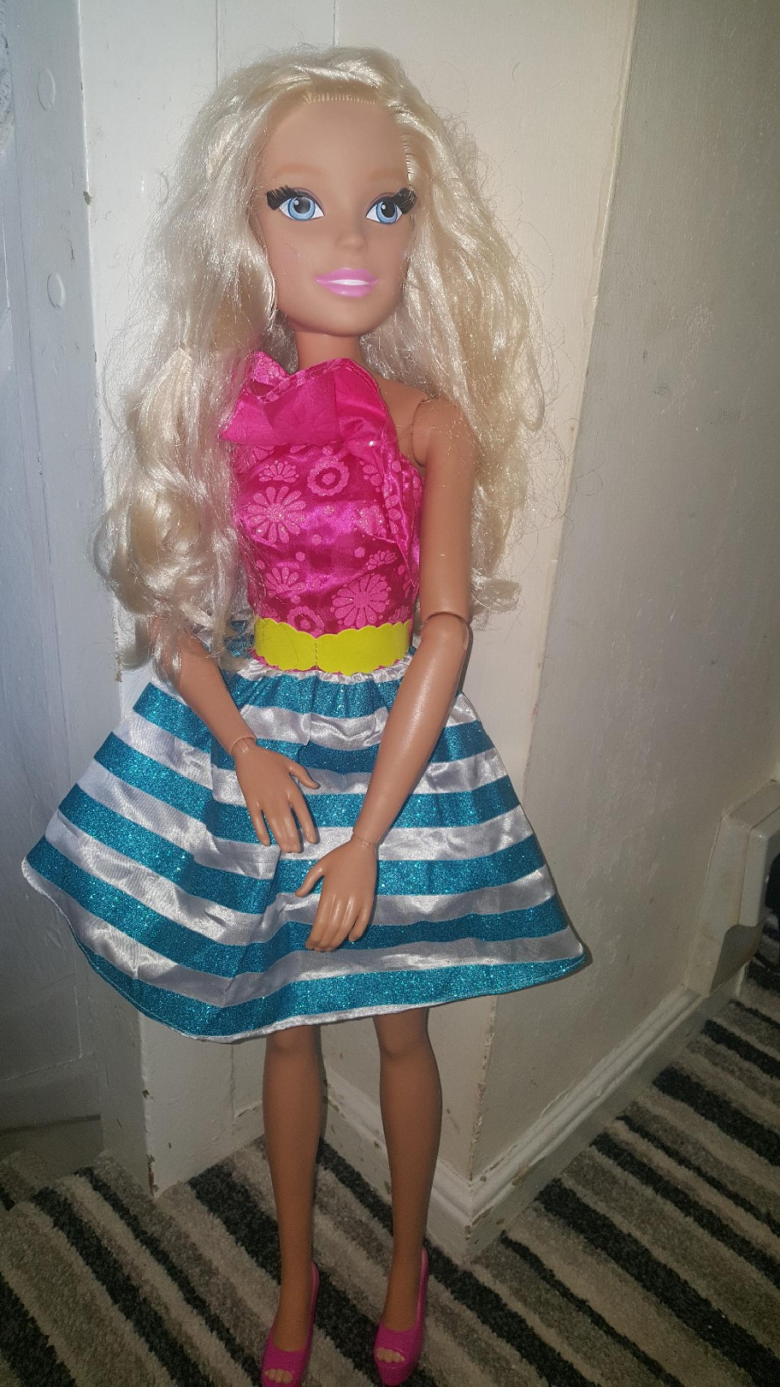 Giant Barbie Doll Papirio