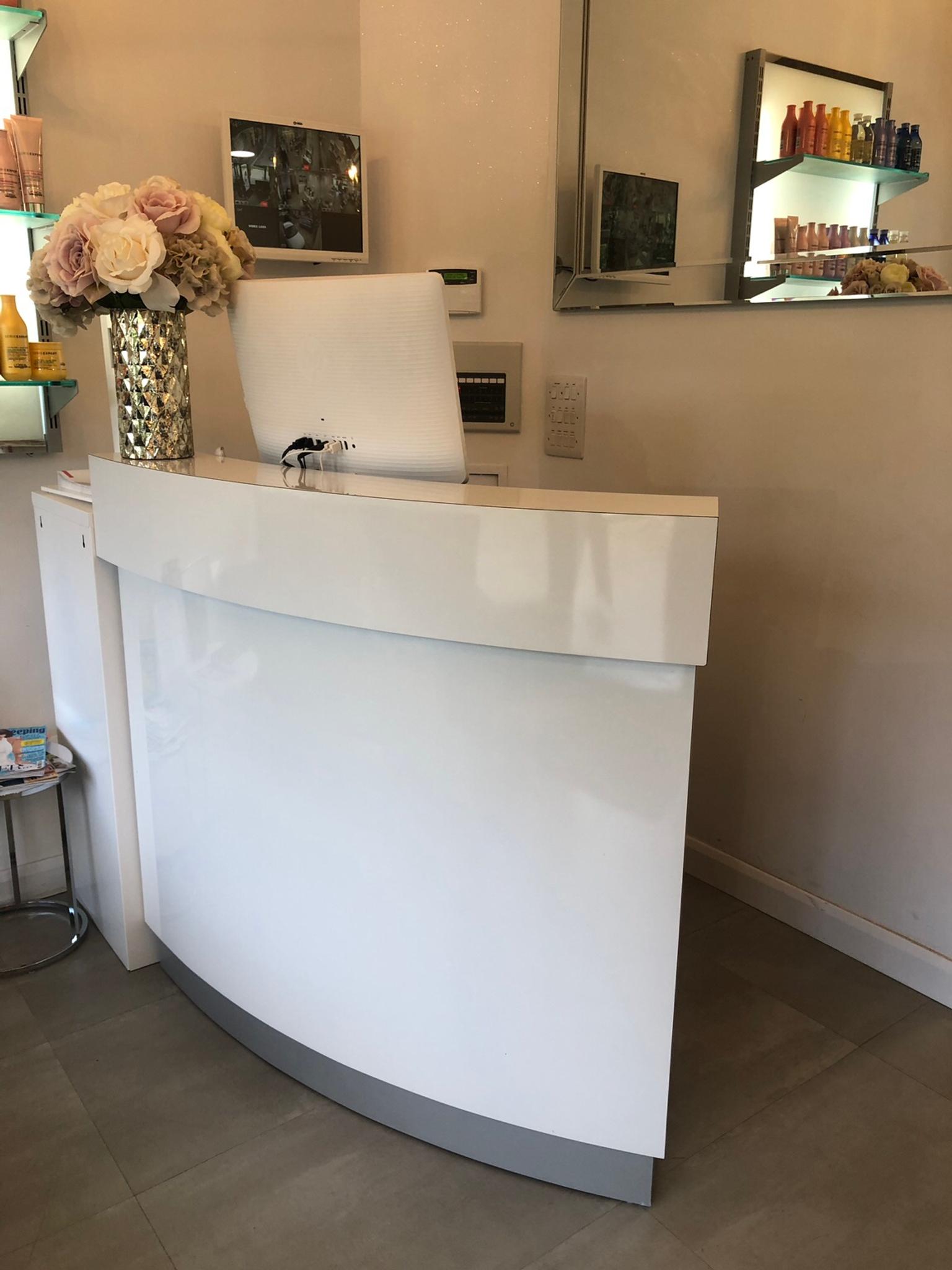 White Gloss Curve Salon Reception Desk in RG12 Easthampstead for £350.