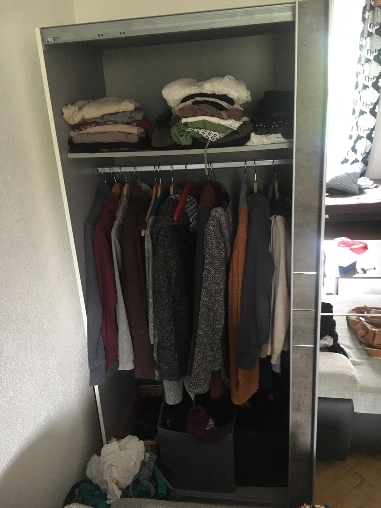 Kleiderschrank in 6020 Innsbruck für € 70,00 zum Verkauf Shpock AT