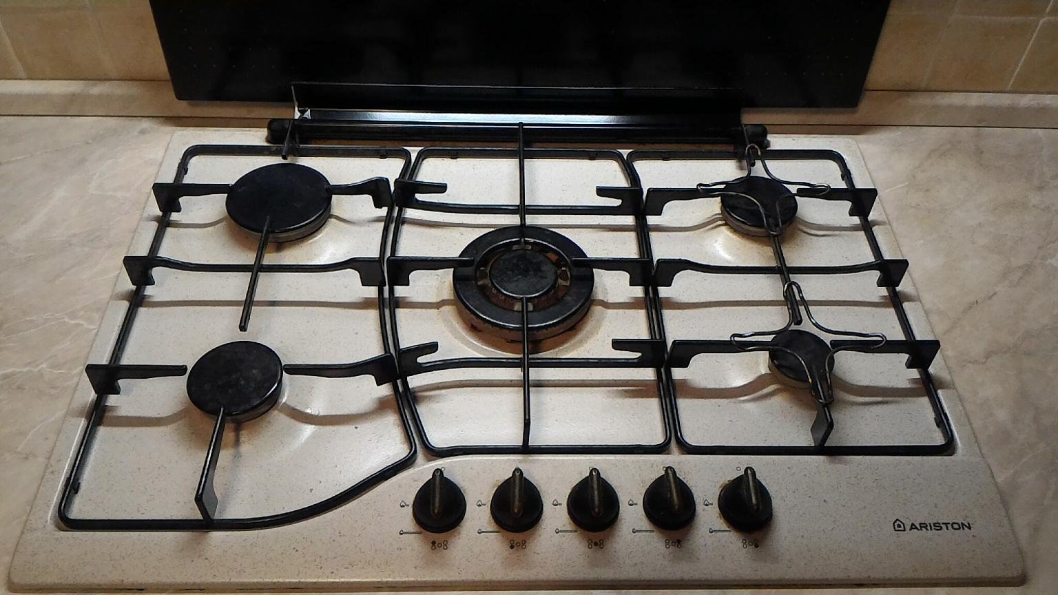 Piano cottura 5 fuochi Ariston in 36075 Montecchio Maggiore for €175.00