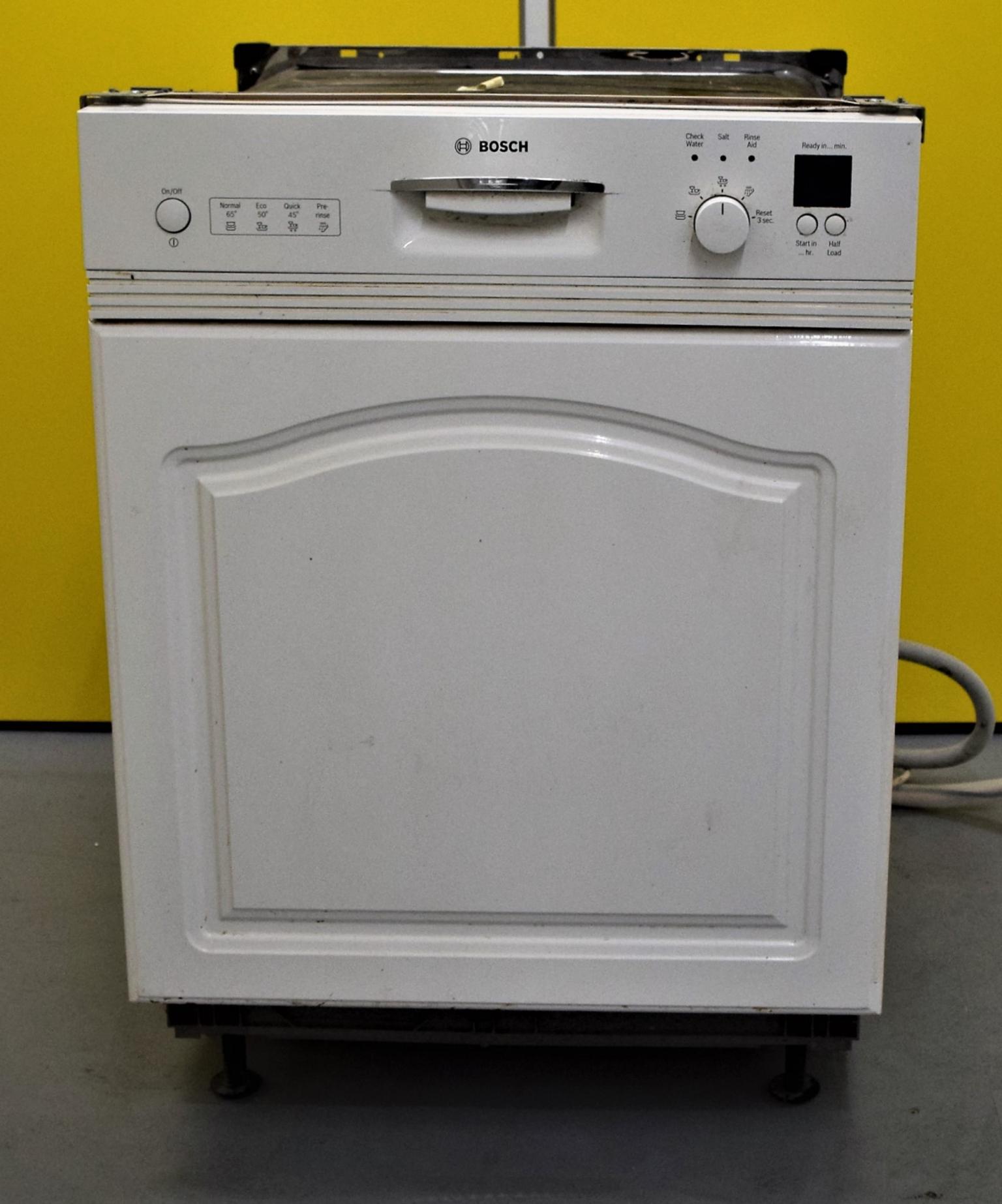 Bosch Integrated Dishwasher Full Size in TW8 London for £45.00 for