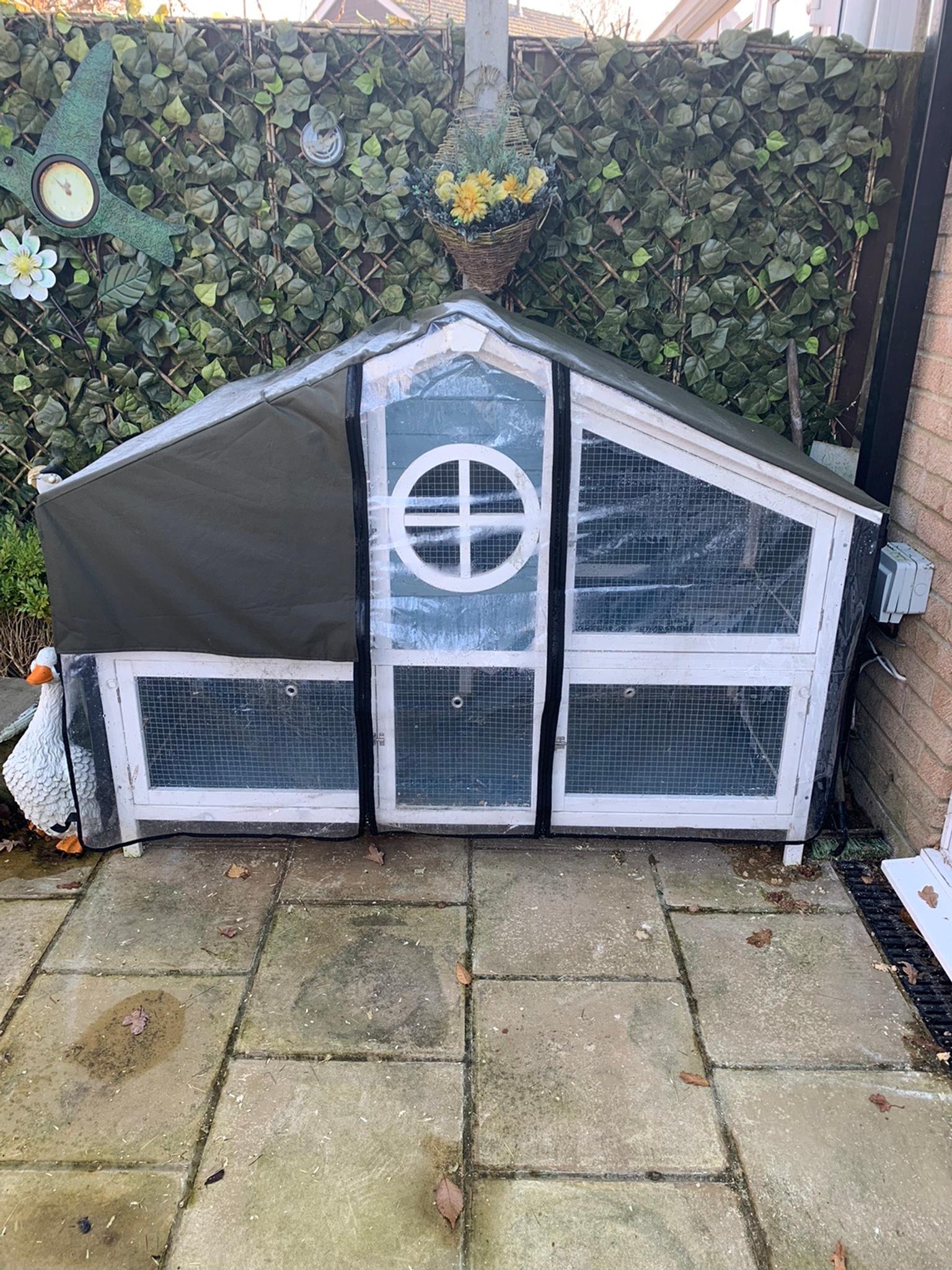 Pets at home foxglove Guinea pig hutch/cover in TN23 Ashford for £120.