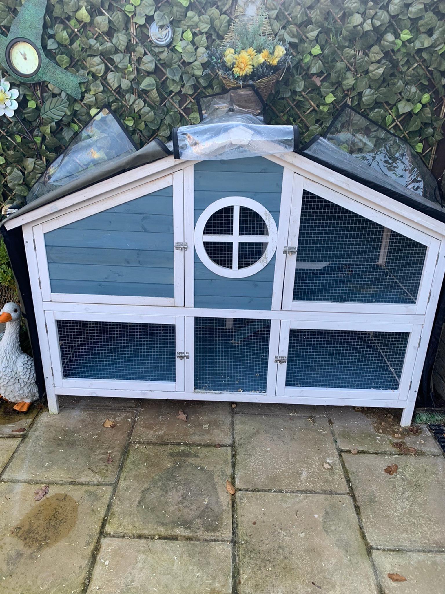 Pets at home foxglove Guinea pig hutch/cover in TN23 Ashford for £120.