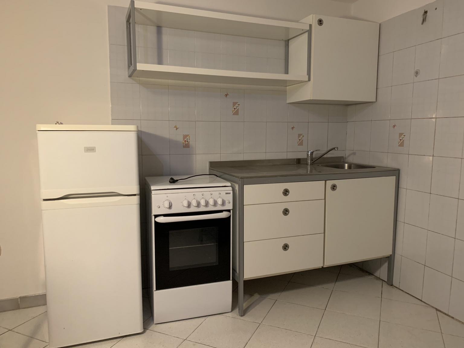 Cucina Ikea componibile con frigo in 42124 Reggio nell'Emilia for €280.