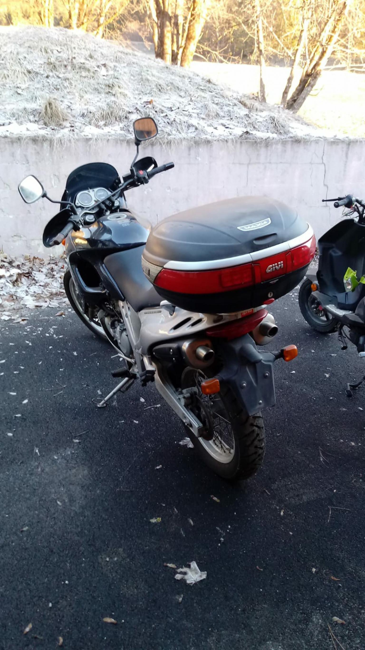 apprilia pegaso 650 und 2 roller in 6067 Gemeinde Absam für € 800,00
