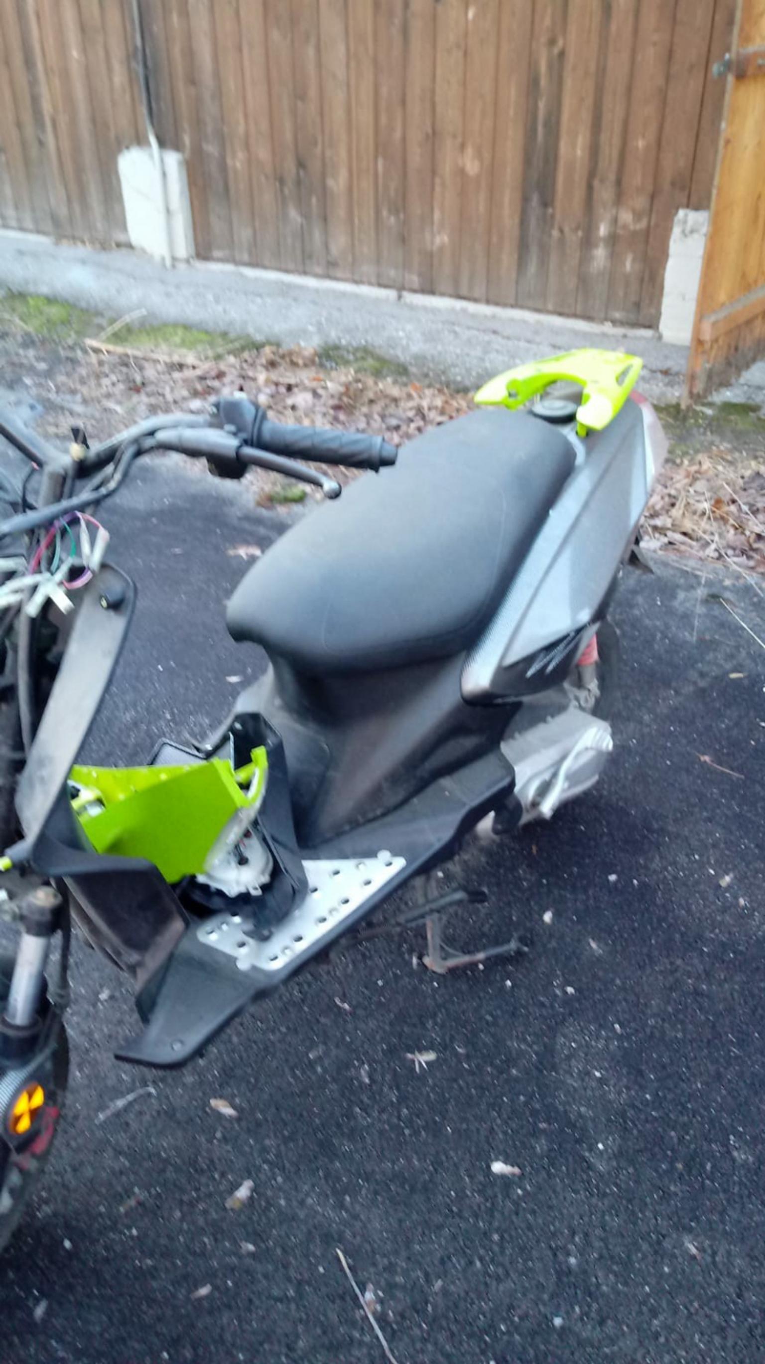 apprilia pegaso 650 und 2 roller in 6067 Gemeinde Absam für € 800,00