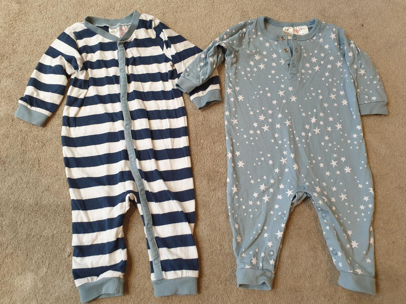 Baby bundle H&M bodysuits/tops/ all in one in EN11 Broxbourne for £5.00 for sale Shpock