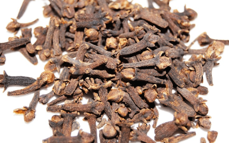 4 Side effects of drinking clove water on an empty stomach